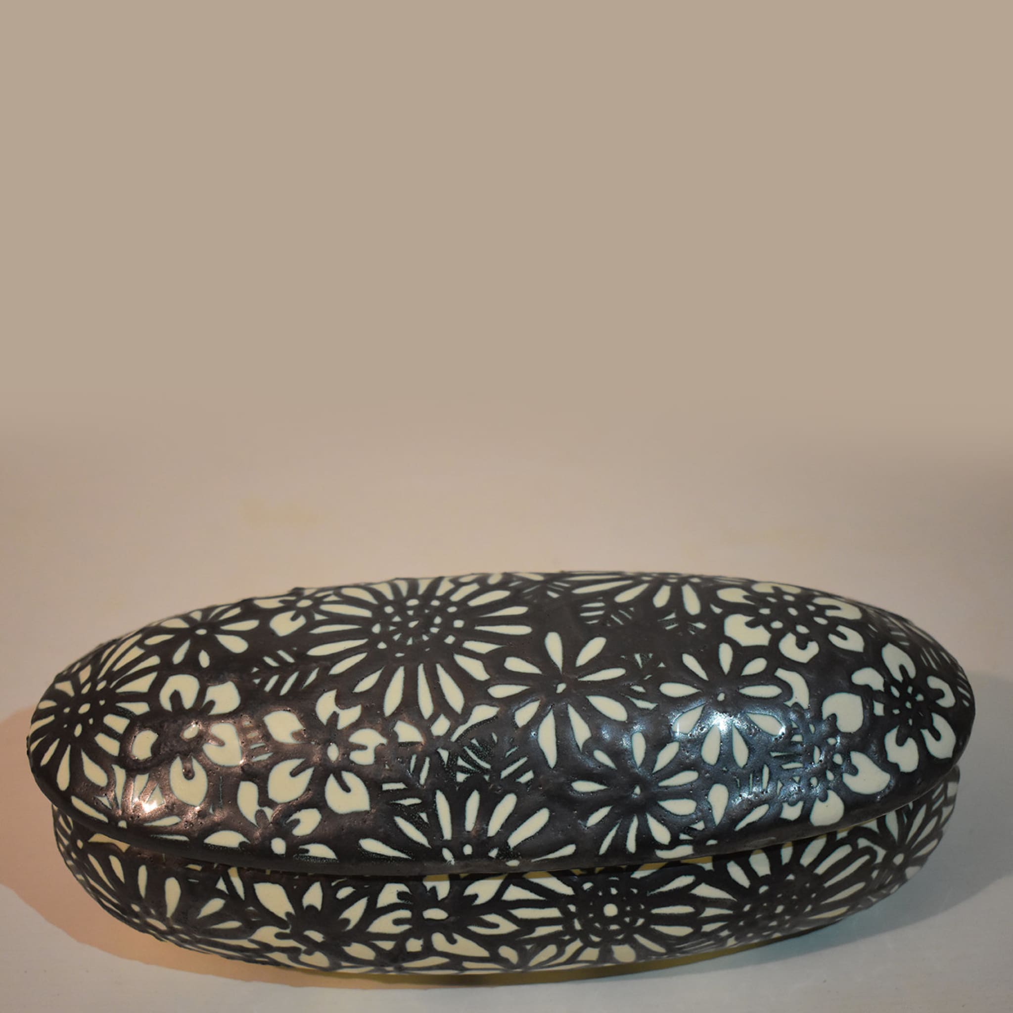 Oval Box with Flowers - Alternative view 1
