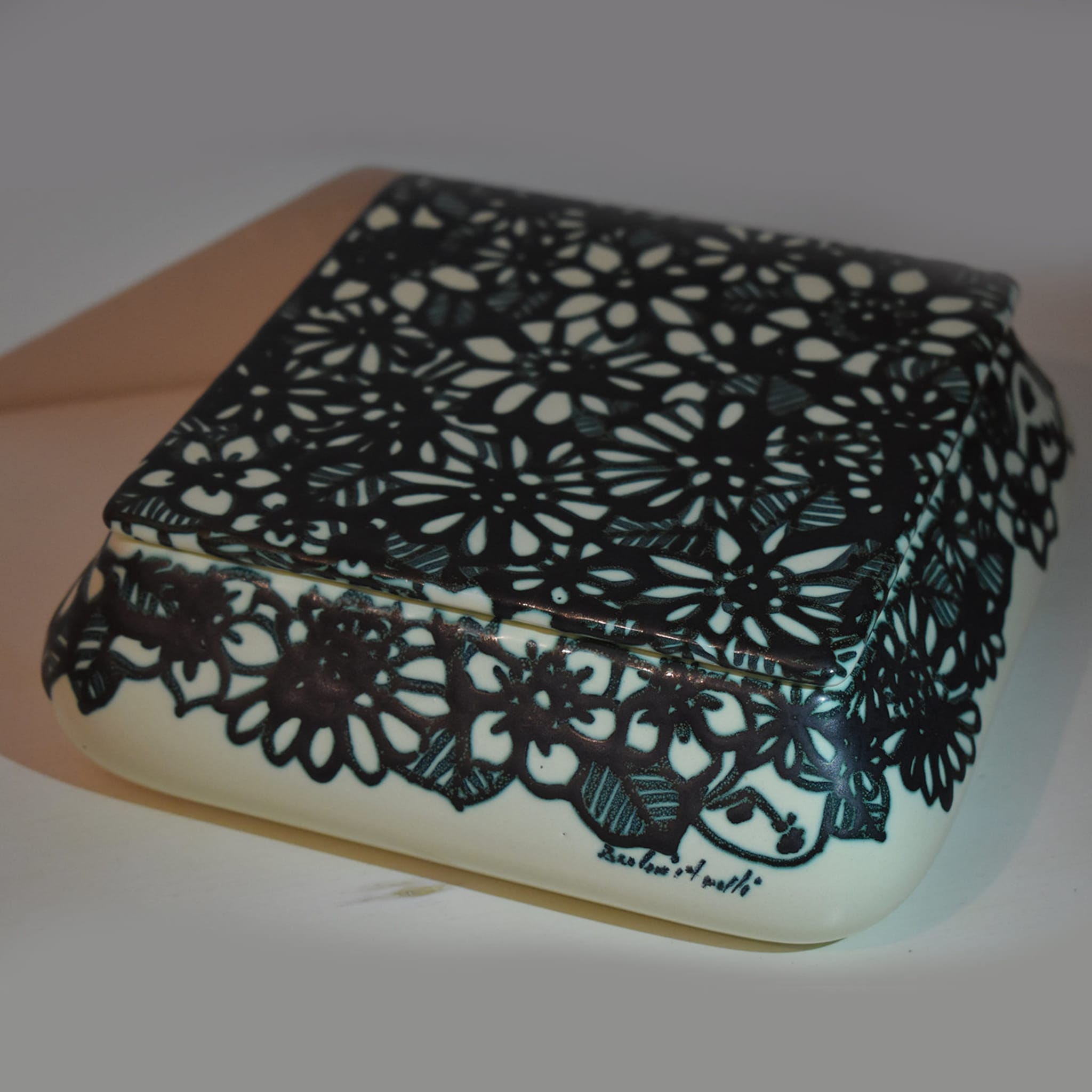 Flowery Box with Square Lid - Alternative view 1