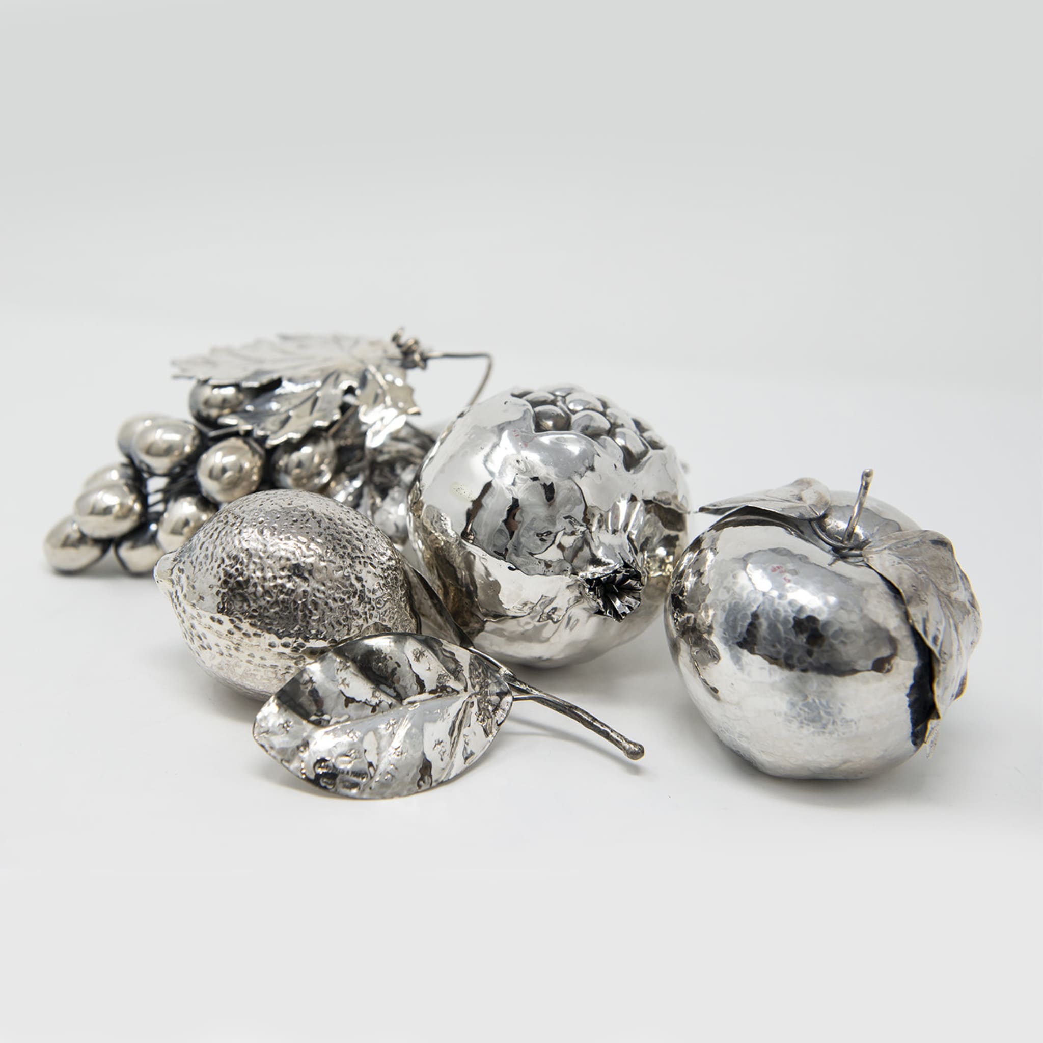 Silver Apple and Leaves Decoration - Alternative view 1