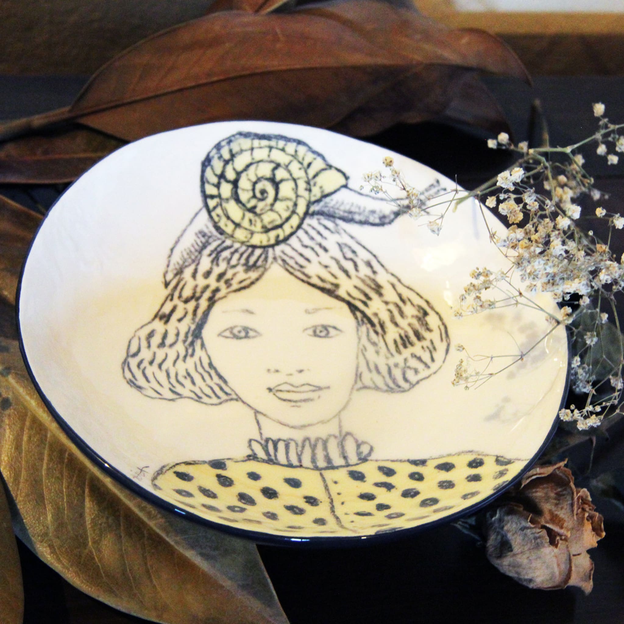Woman with Snail Cake Stand - Alternative view 4
