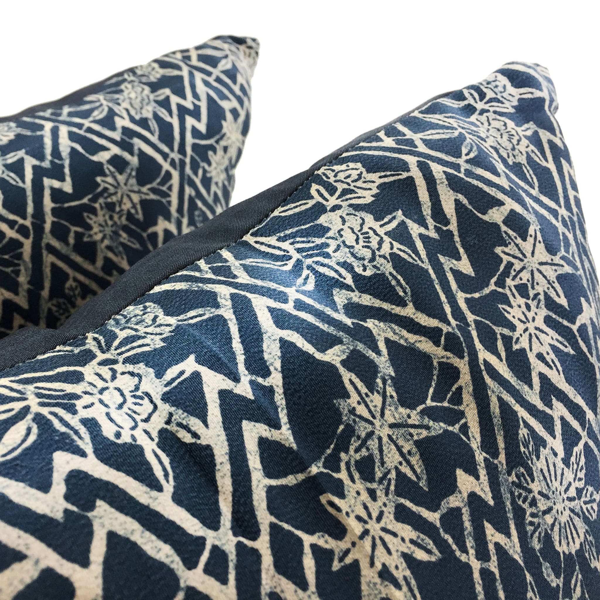 Set of 2 Blue Sakura Cushions  - Alternative view 2