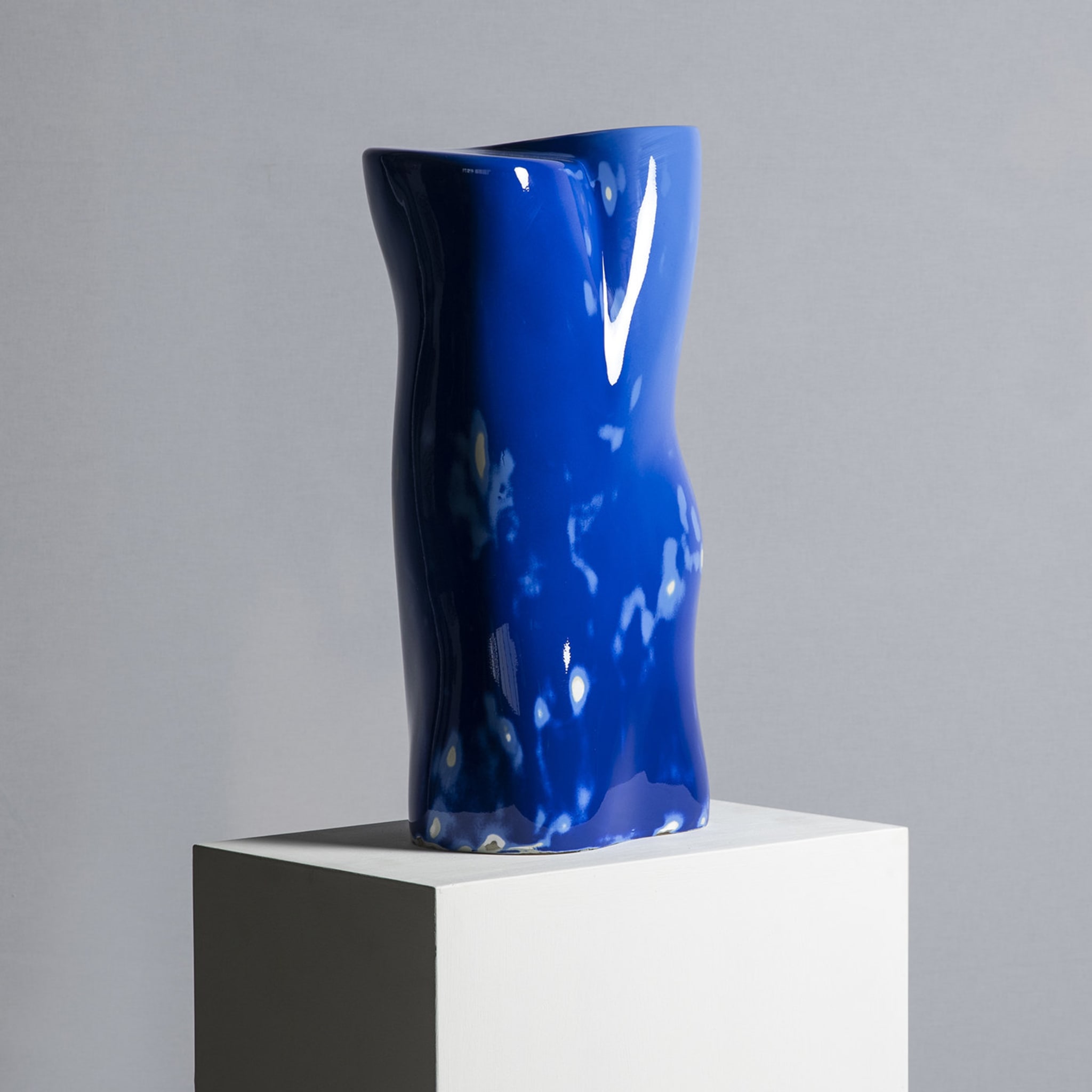 Blue Women's Bust Sculpture - Alternative view 1