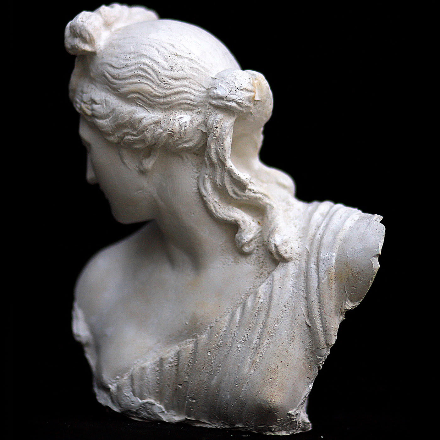 AN ITALIAN MARBLE FIGURE OF THE CALLIPYGIAN VENUS