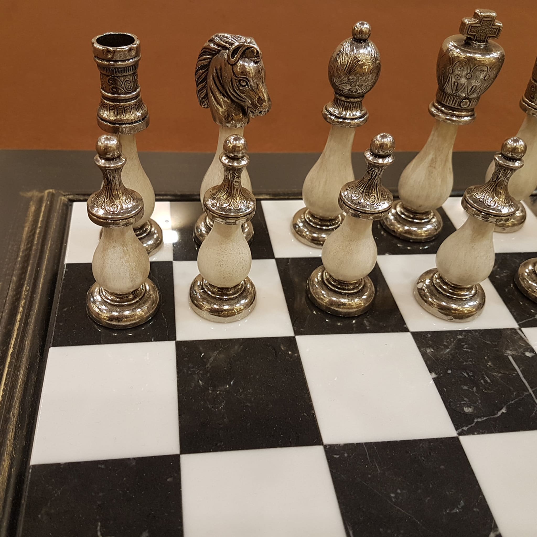 Chess Set Adorned with Arabesques - Alternative view 3