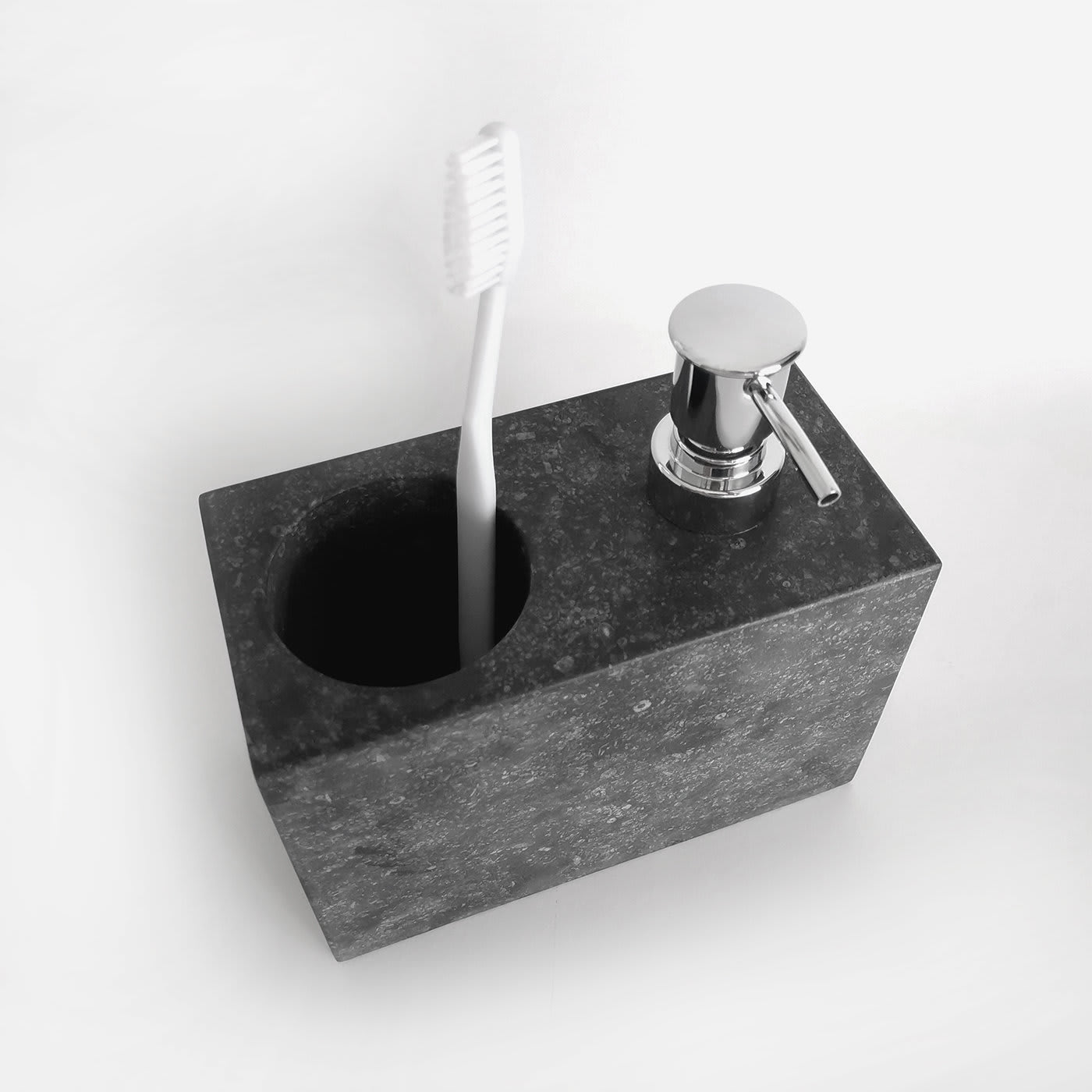 Dispenser per sapone e portaspazzolino da bagno Monolite Black Vie del  Marmo - Artemest