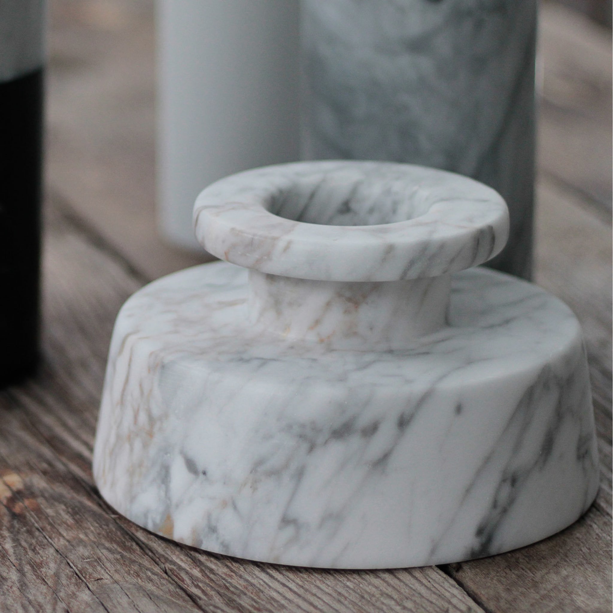 Bruciato White Carrara Marble Vase - Alternative view 1