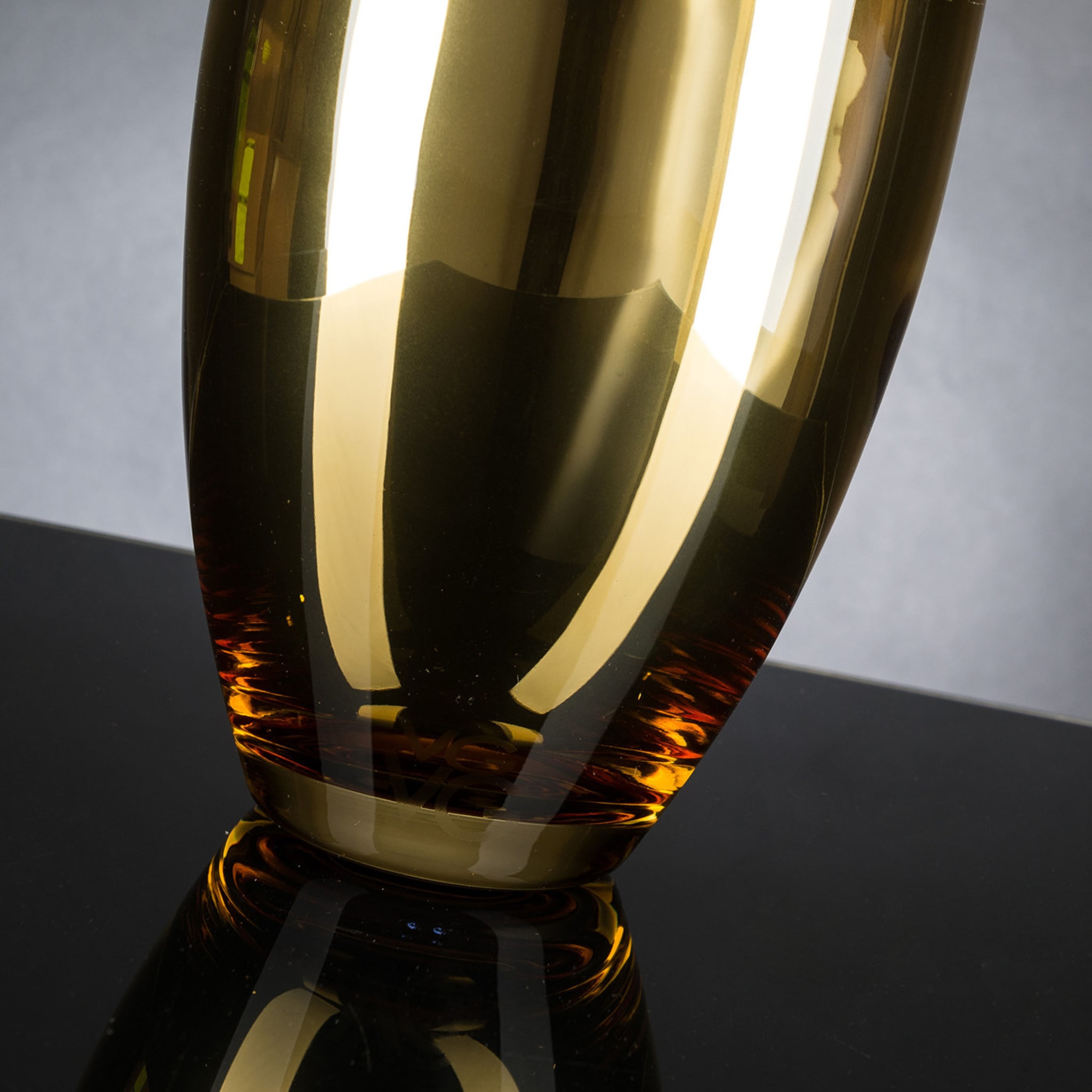 Tik Gold Vase - Alternative view 2