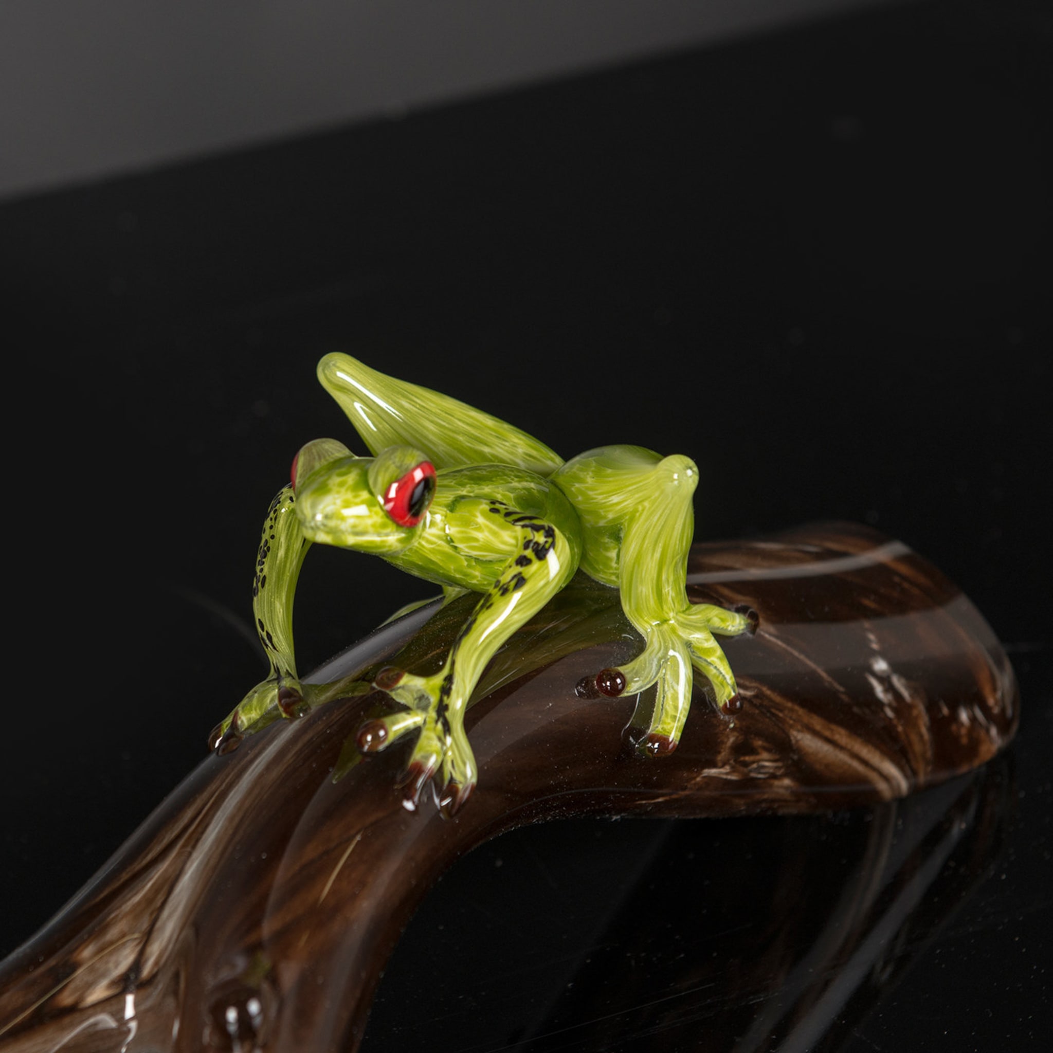 47658-Small Frogs  Rainbow Art Glass