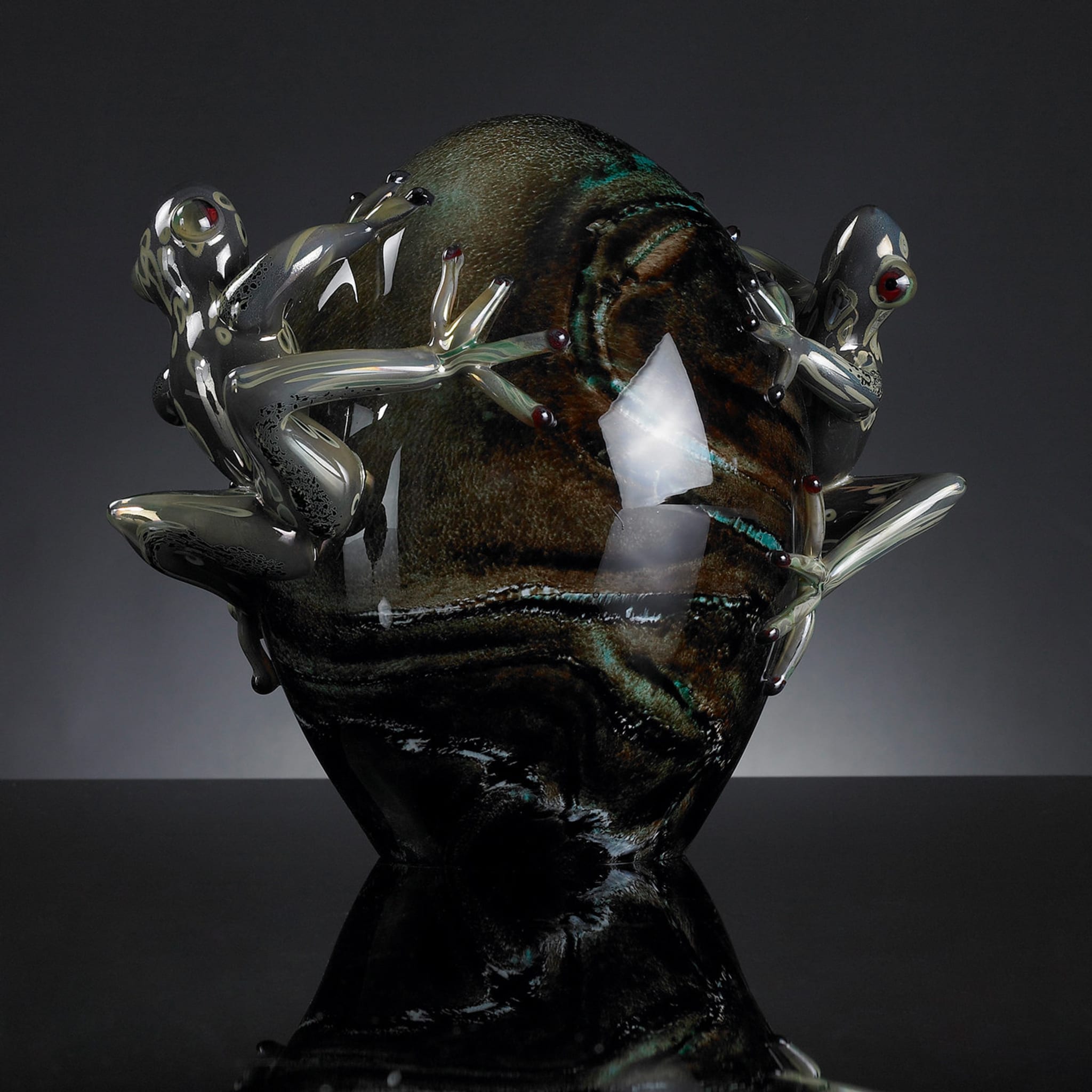 Glass Egg With Gray Frogs - Alternative view 1