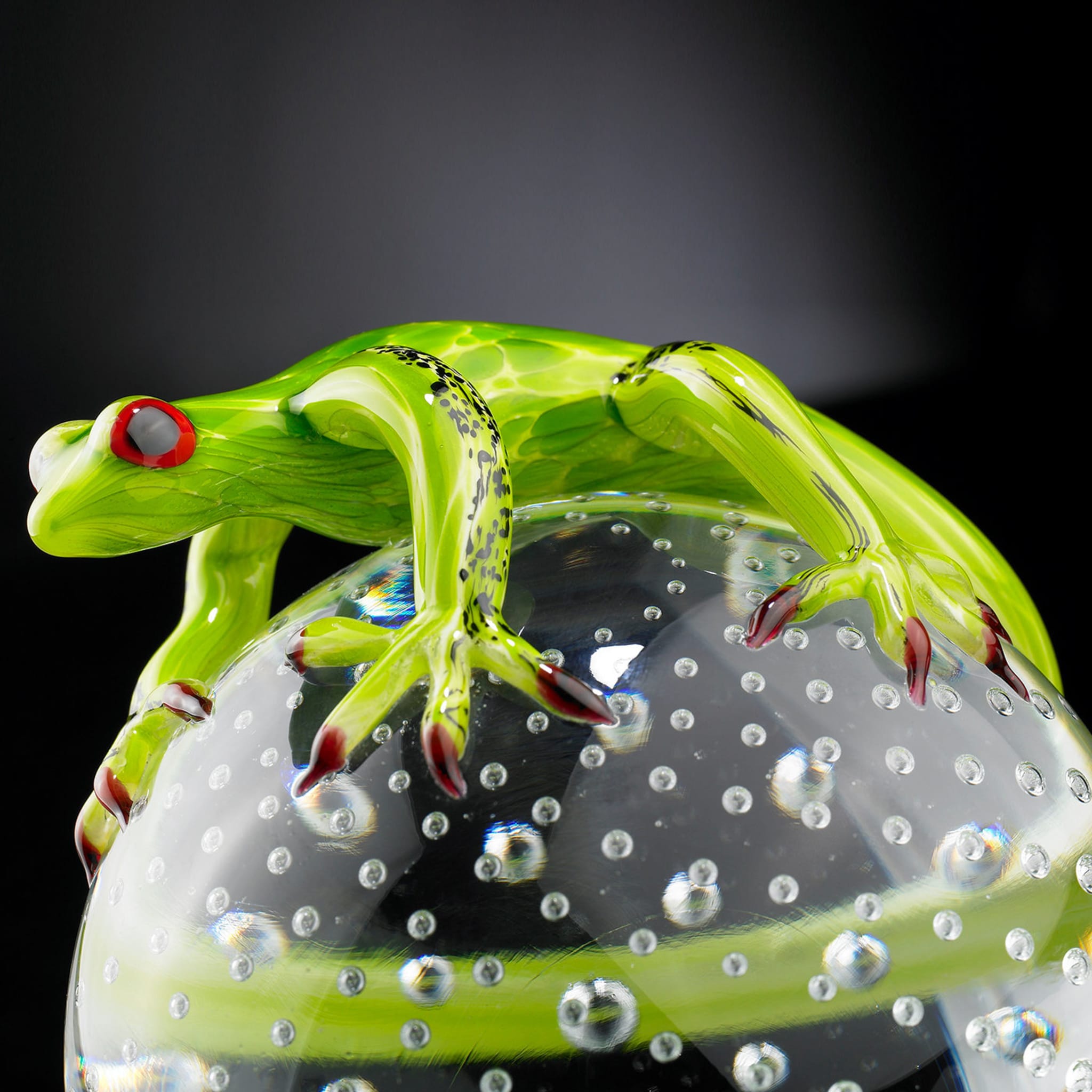 Green Glass Gecko On Sphere - Alternative view 2
