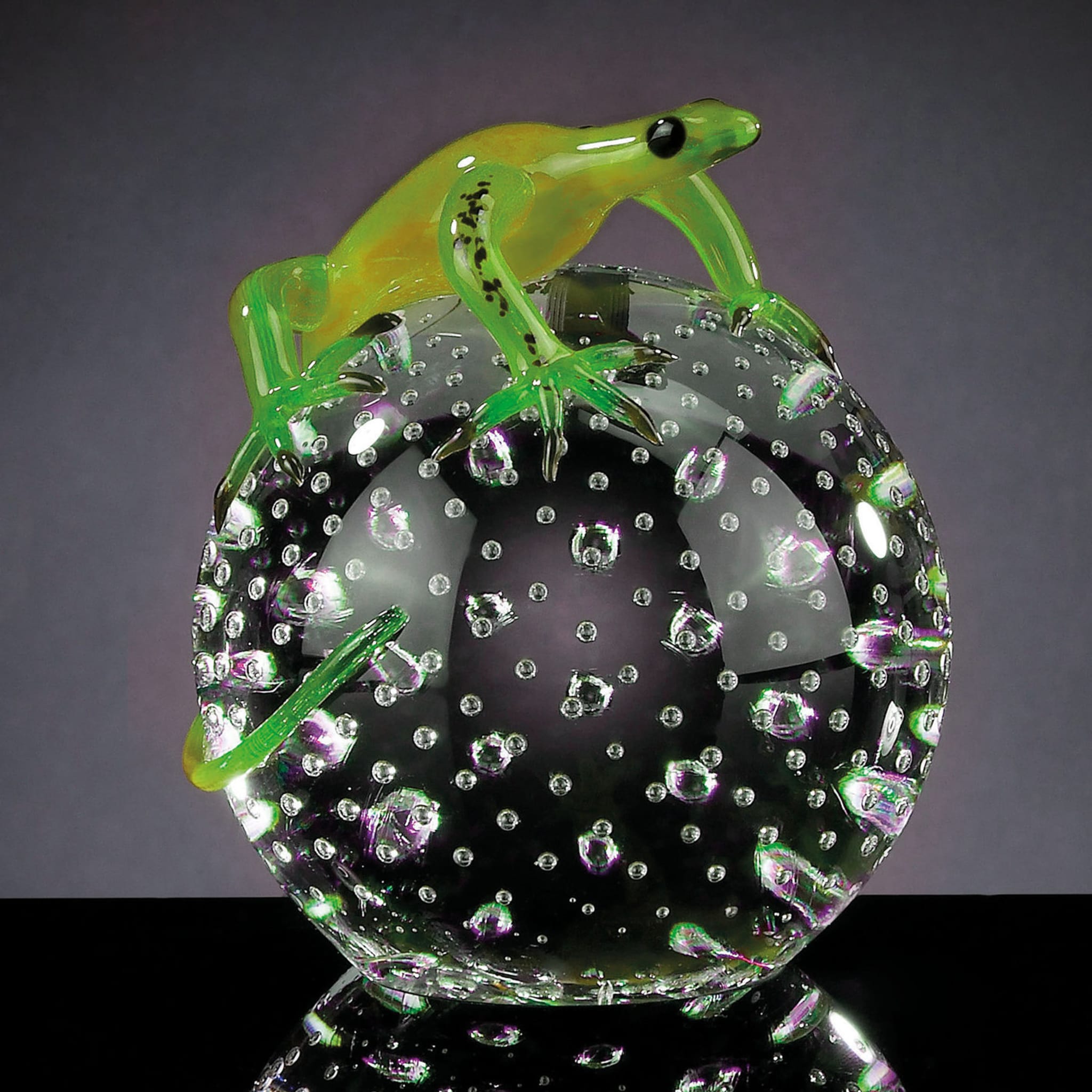 Green Glass Gecko On Sphere - Alternative view 3