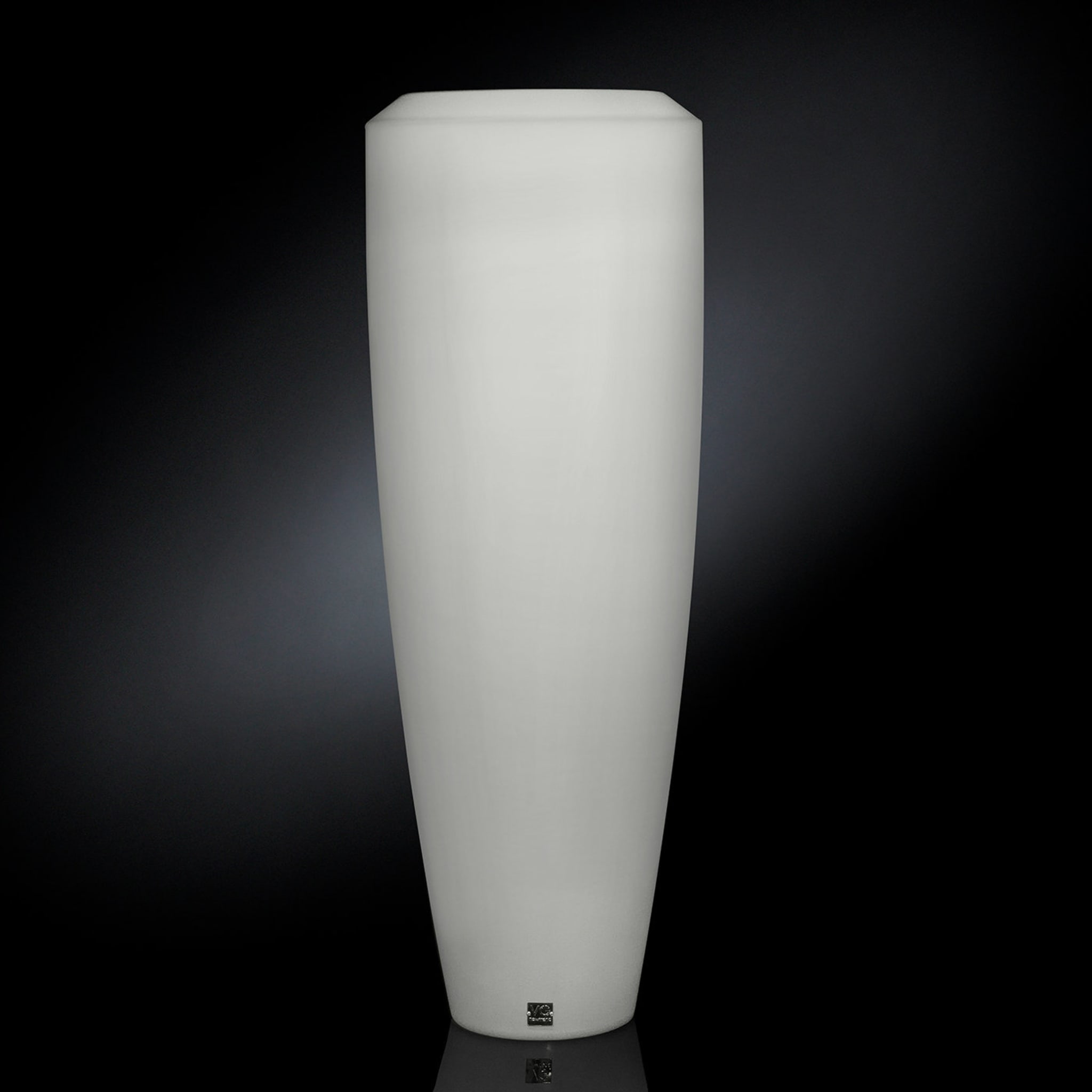 Obice Small Ivory Floor Lamp - Alternative view 1