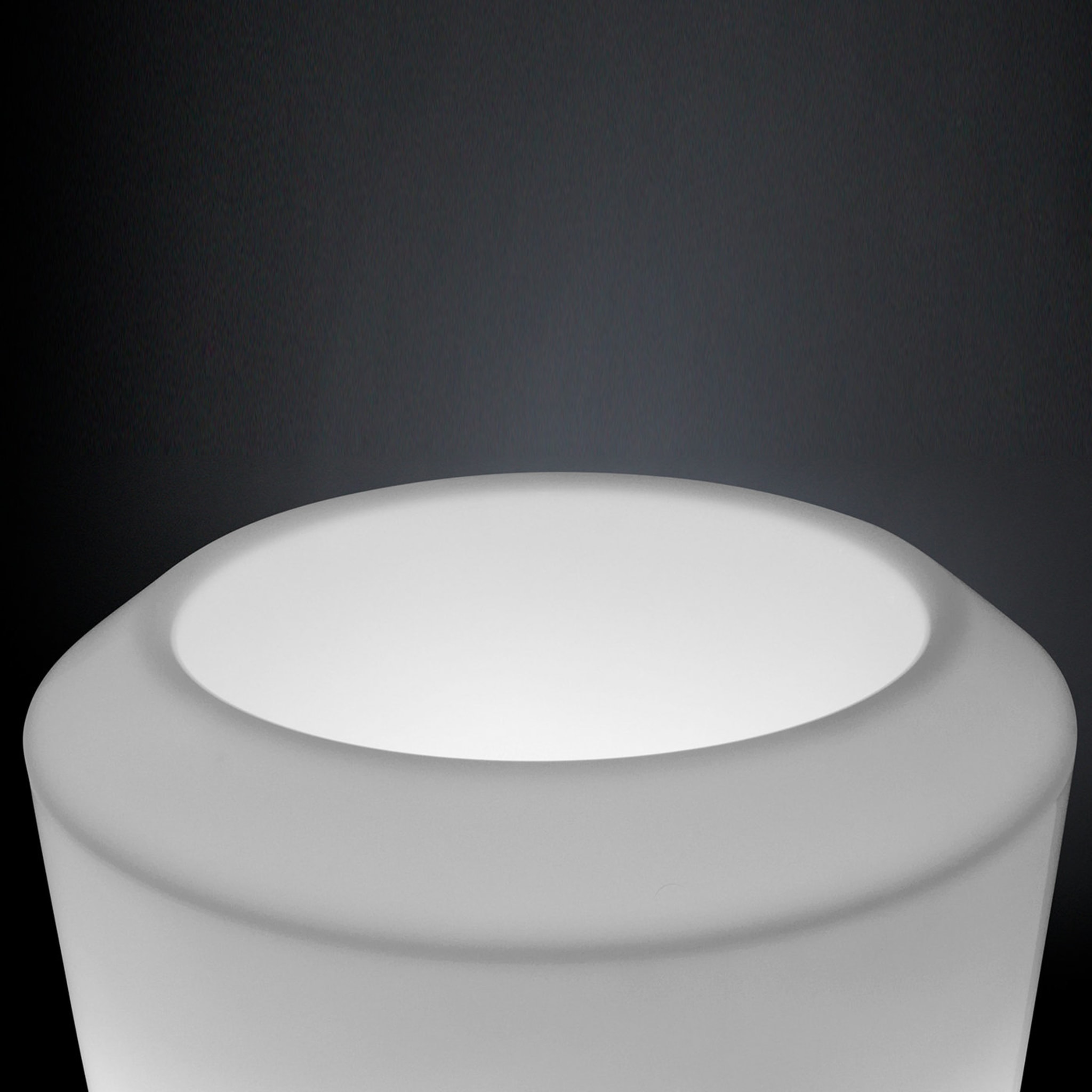 Obice Small Ivory Floor Lamp - Alternative view 3