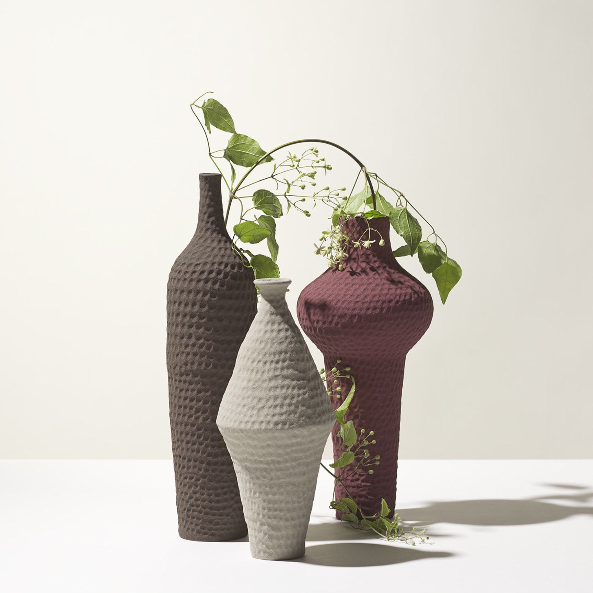 Battuti Burgundy Round-Top Vase by Andrea Anastasio  - Alternative view 1