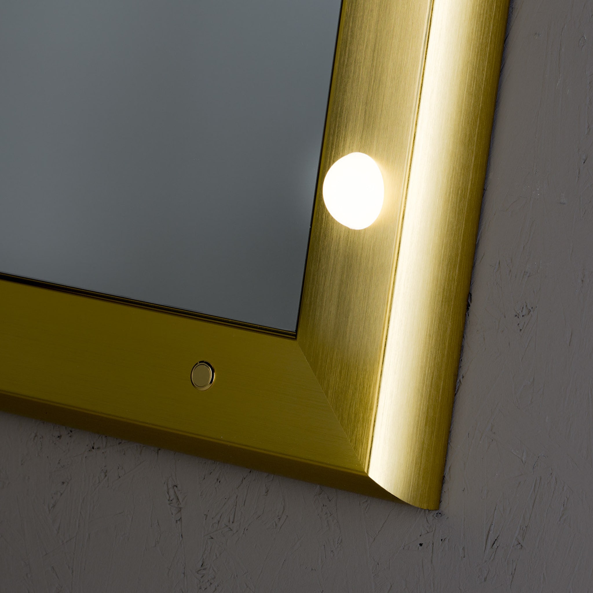 SP Gold Rectangular Lighted Wall Mirror - Alternative view 3