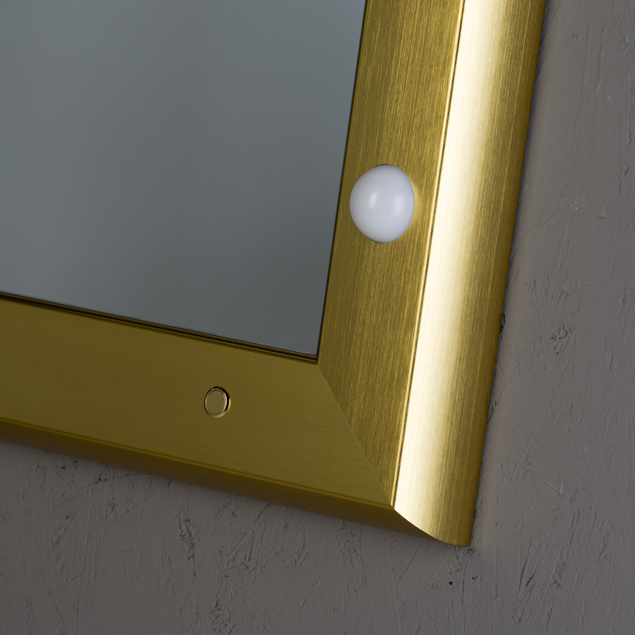 SP Gold Rectangular Lighted Wall Mirror - Alternative view 4