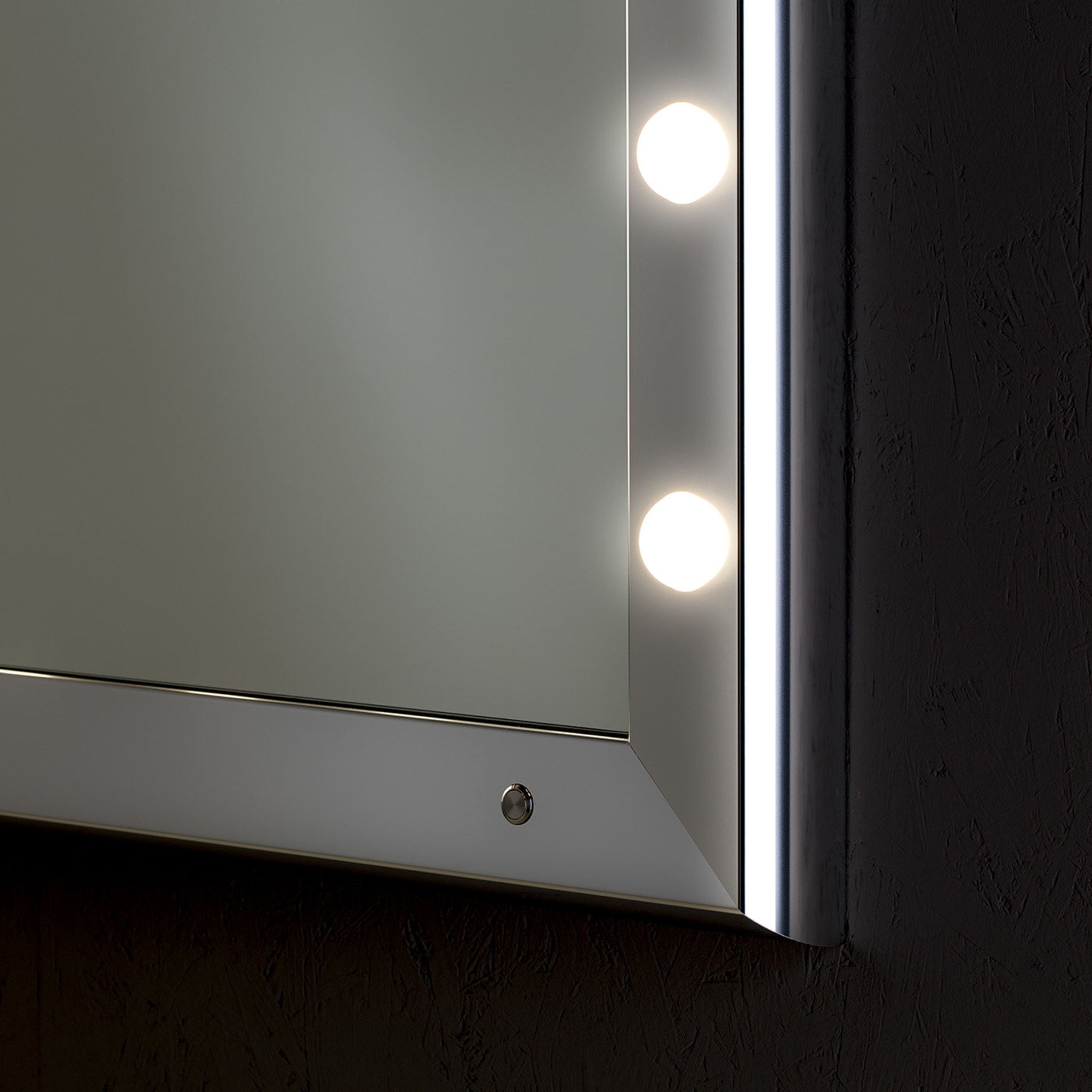 SP Rectangular Lighted Wall Mirror - Alternative view 2