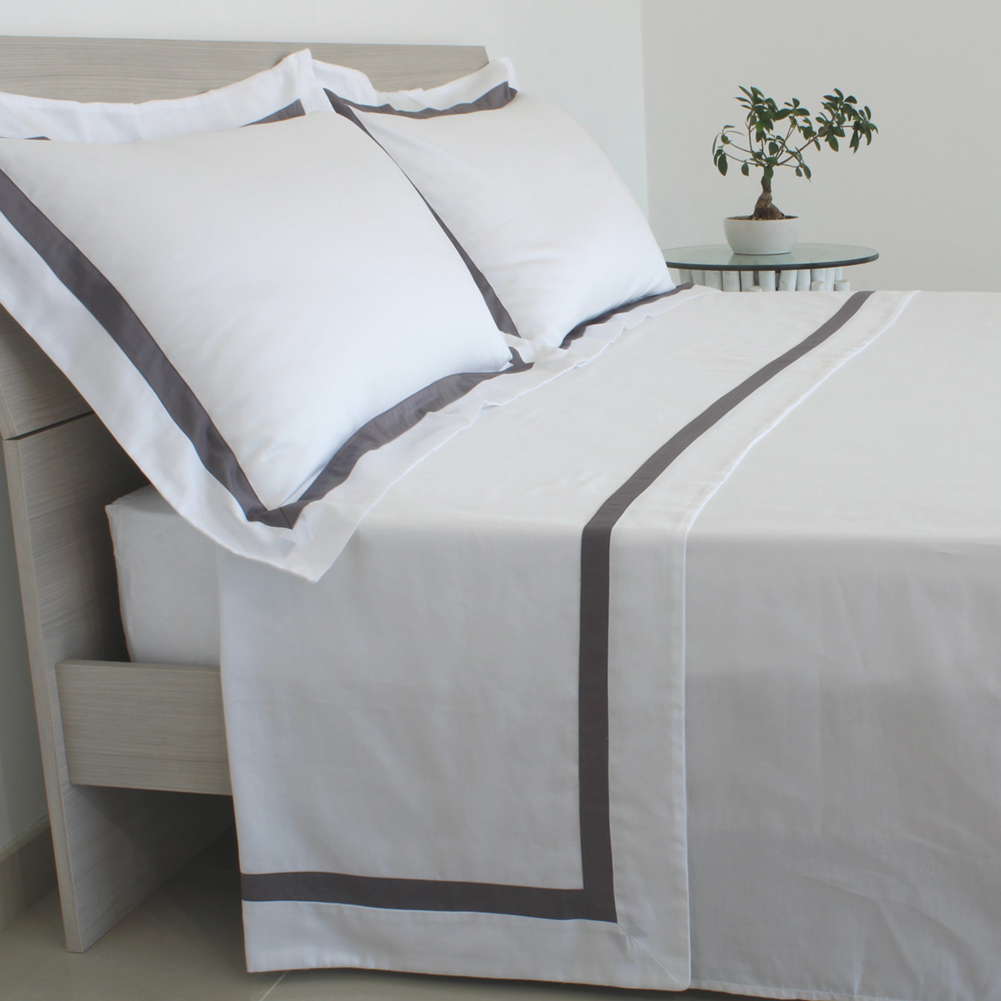 Purity King Size Sheet Set with Pillowcases - Alternative view 1
