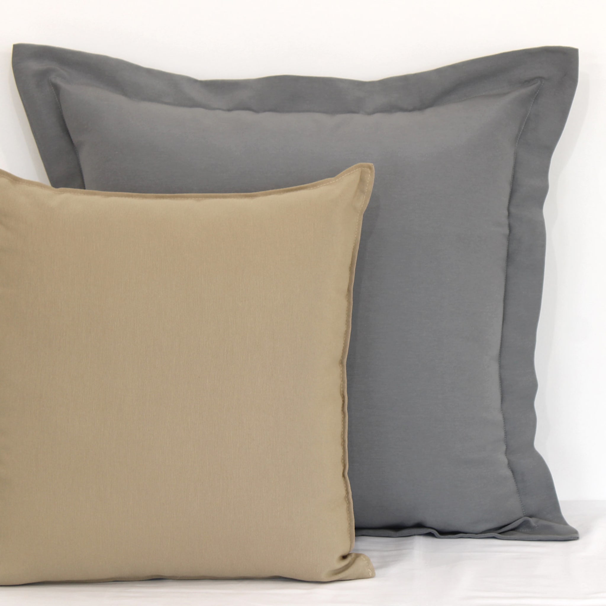 Set of 2 Large Gray Cushions - Alternative view 2