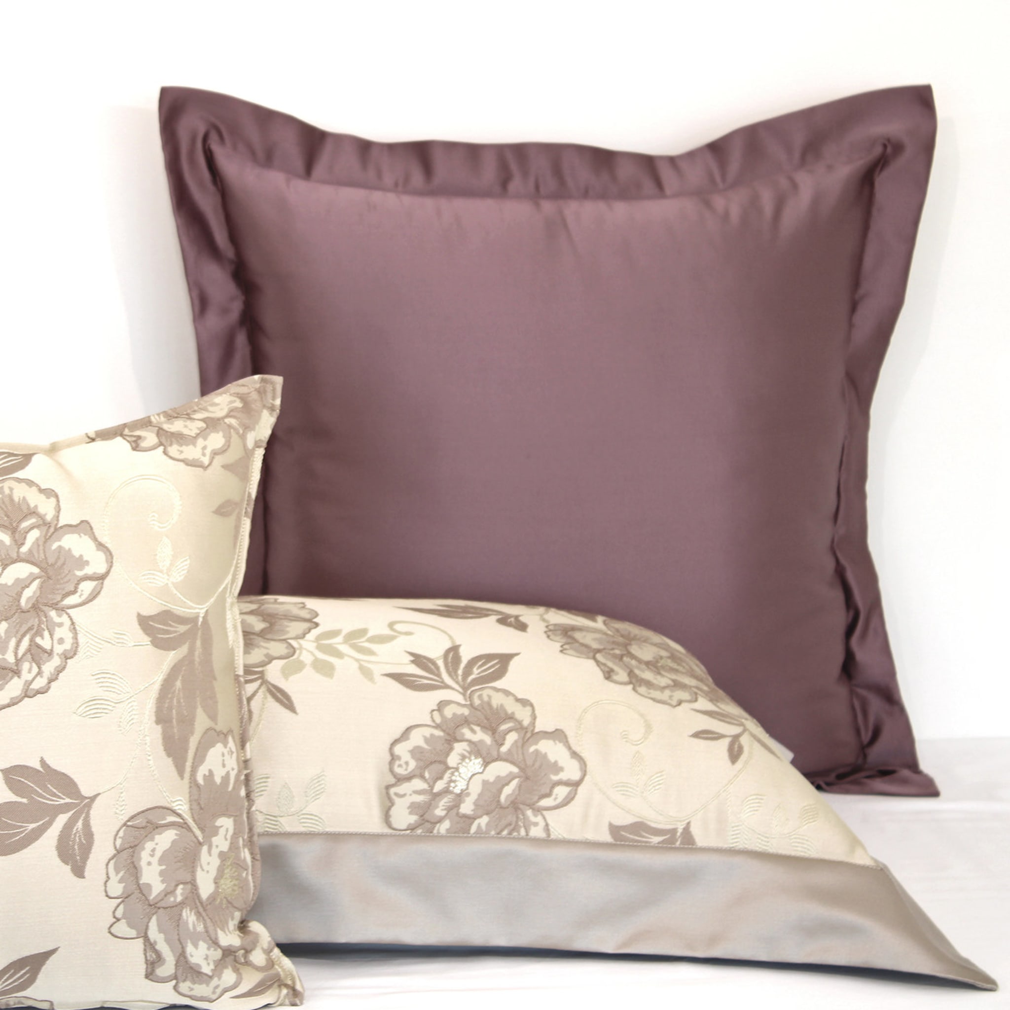 Set of 2 Large Purple Cushions - Alternative view 3