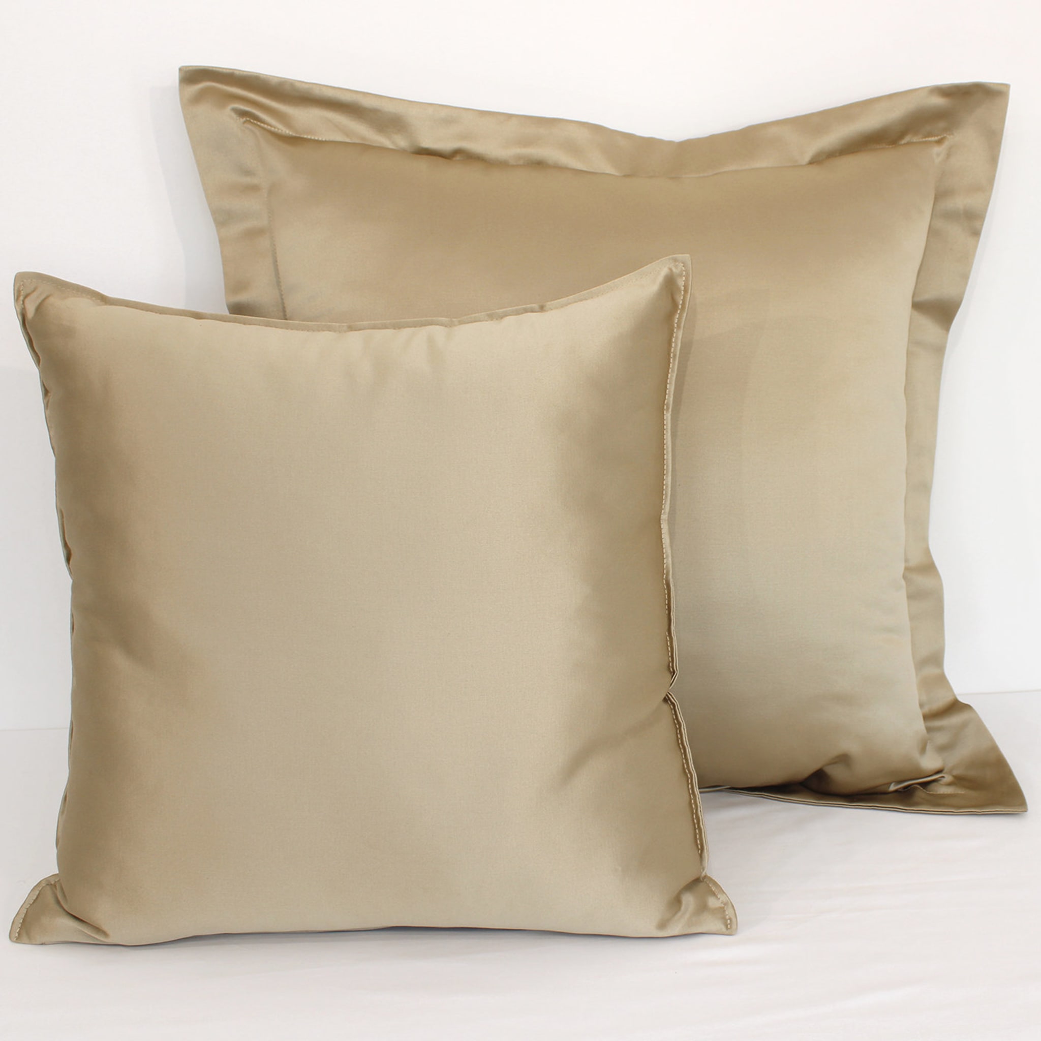 Set of 2 Large Beige Cushions - Alternative view 1