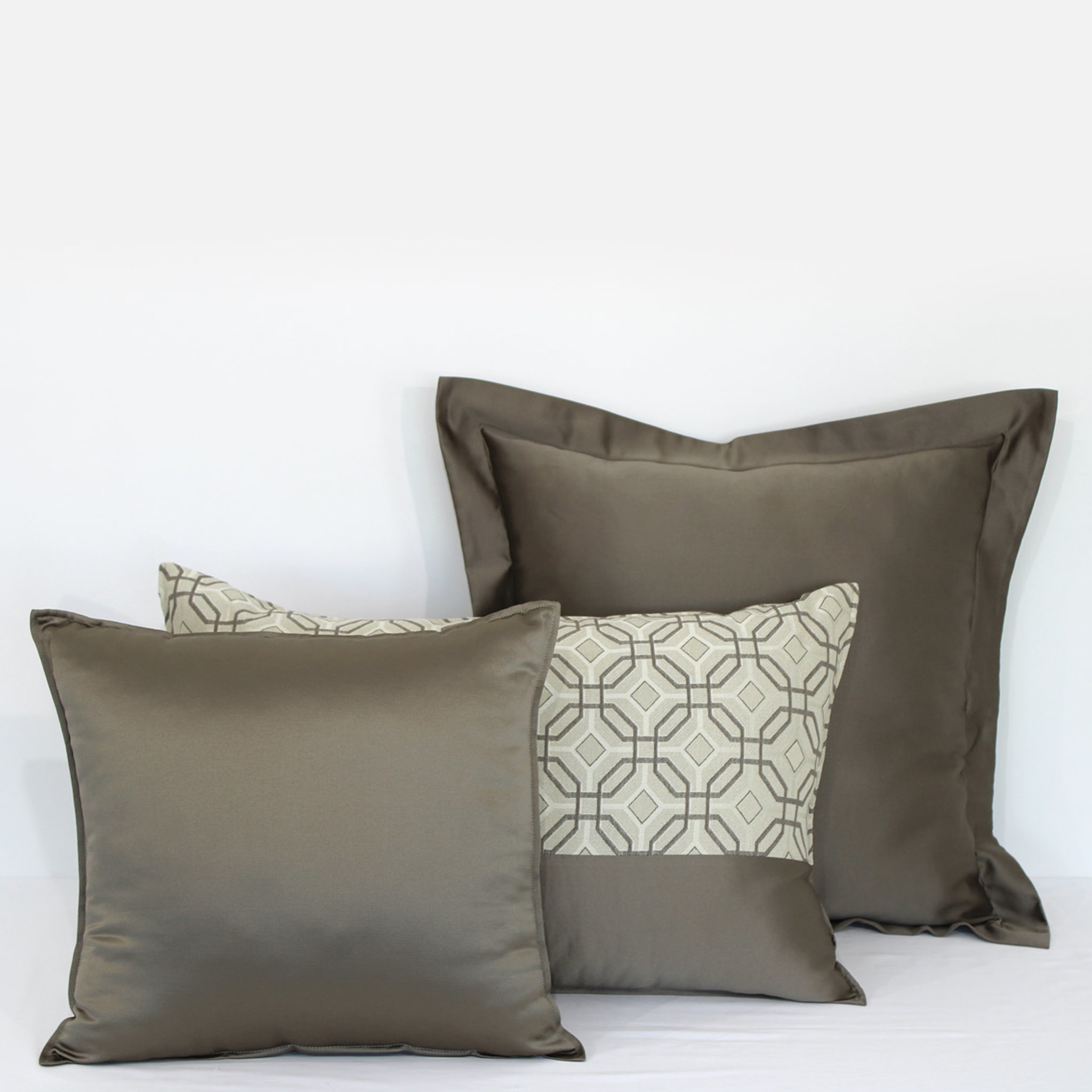 Set of 2 Large Dark Brown Cushions - Alternative view 3