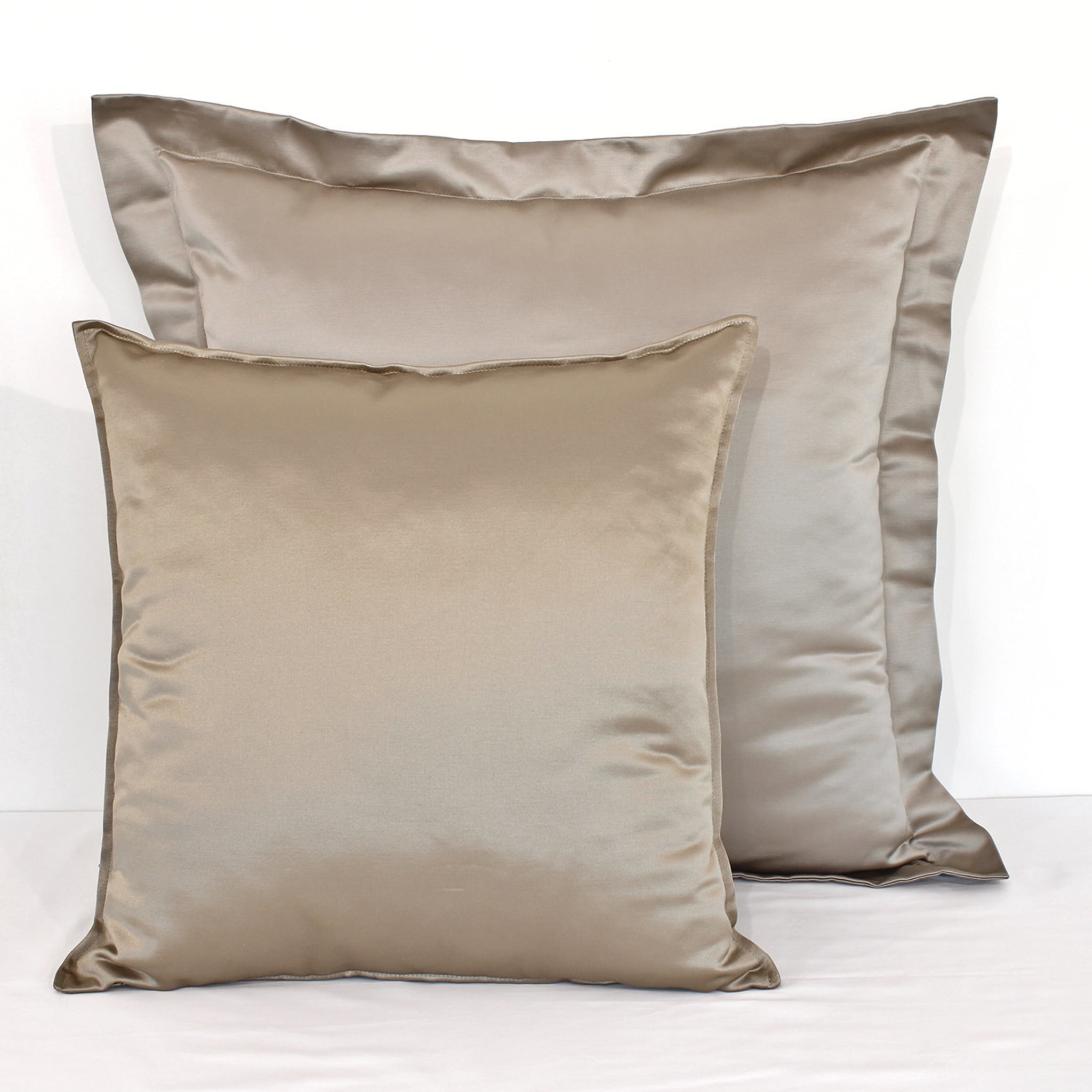 Set of 2 Large Dove Gray Cushions - Alternative view 3