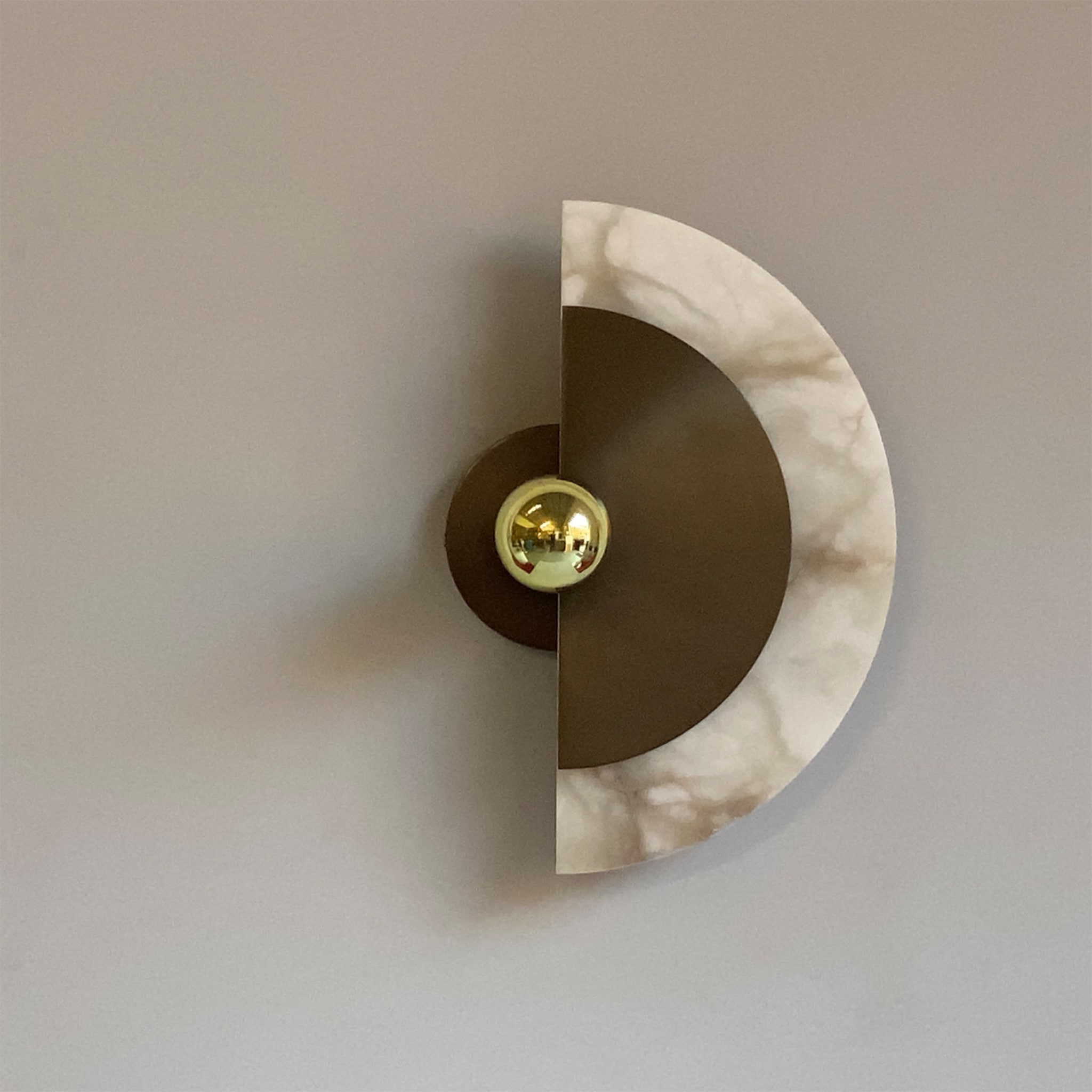 "Levante" Wall Sconce in Bronze and Alabaster - Alternative view 1