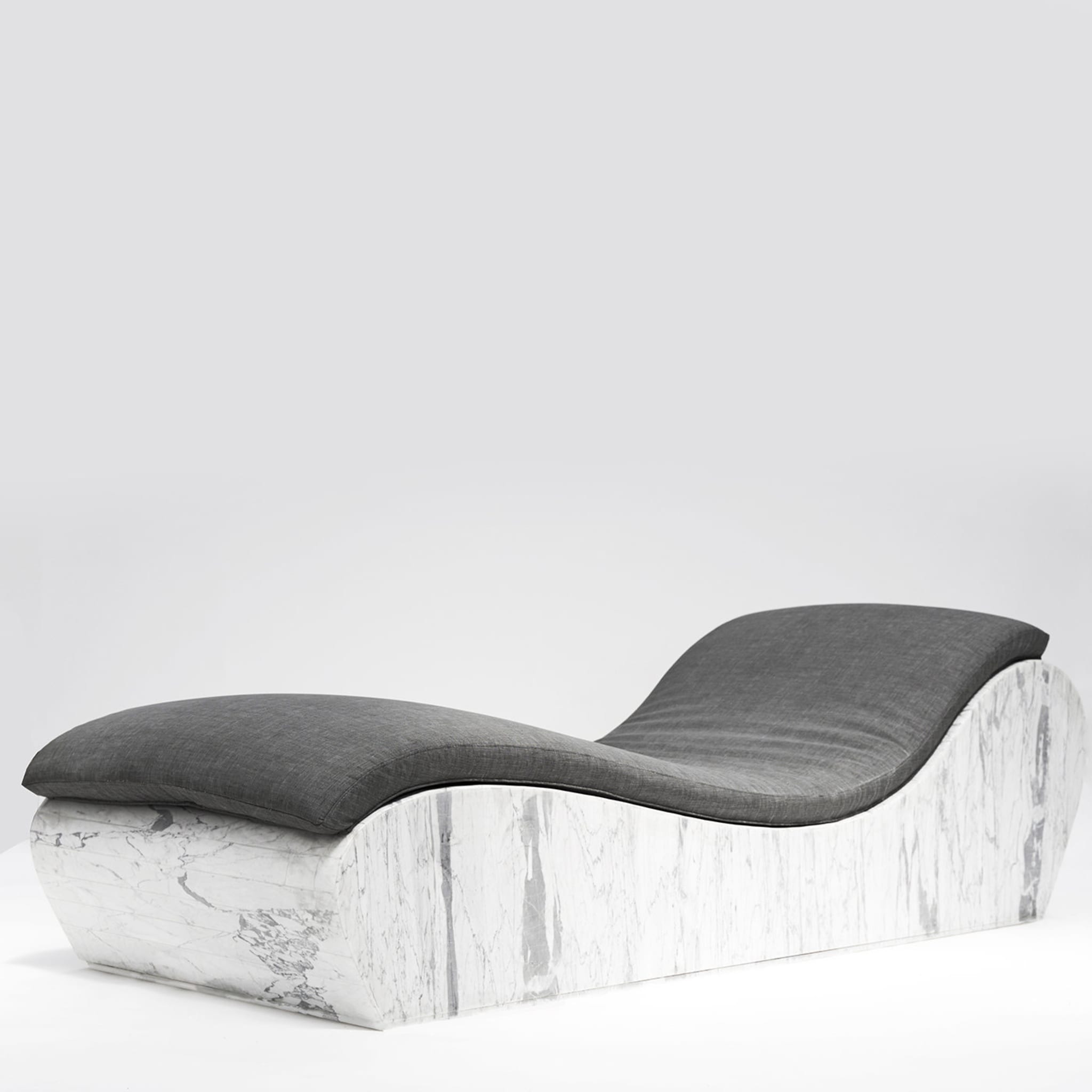 Onda Chaise Longue with Cushion - Alternative view 1