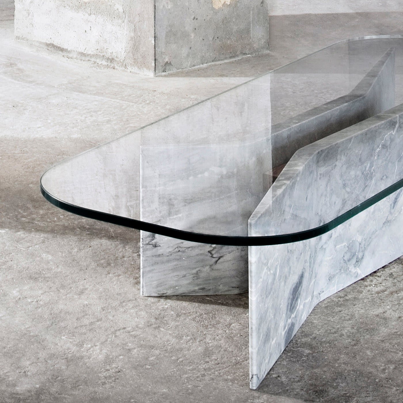 Tavolino Filo con base in marmo Versilys Luce Di Carrara