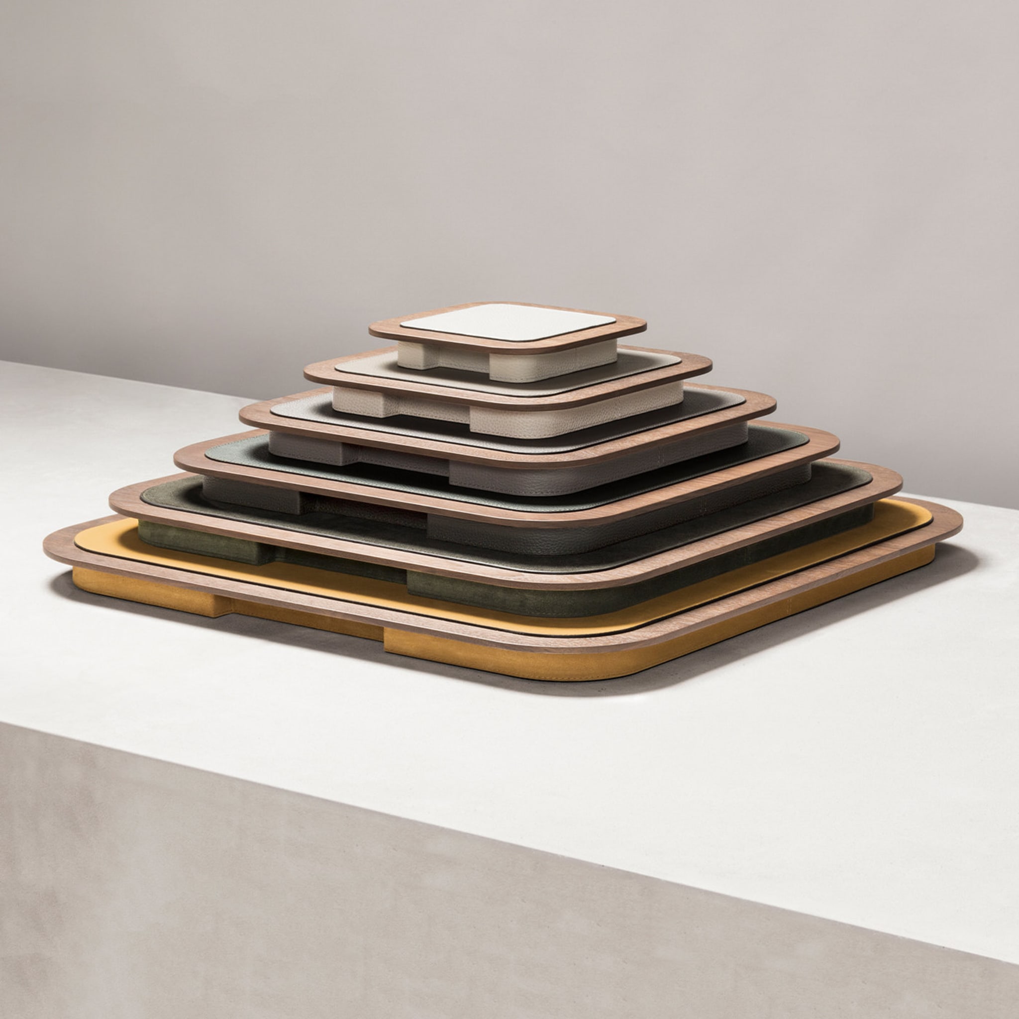 Lloyd Square Tray N. 1 in White and Walnut - Alternative view 3