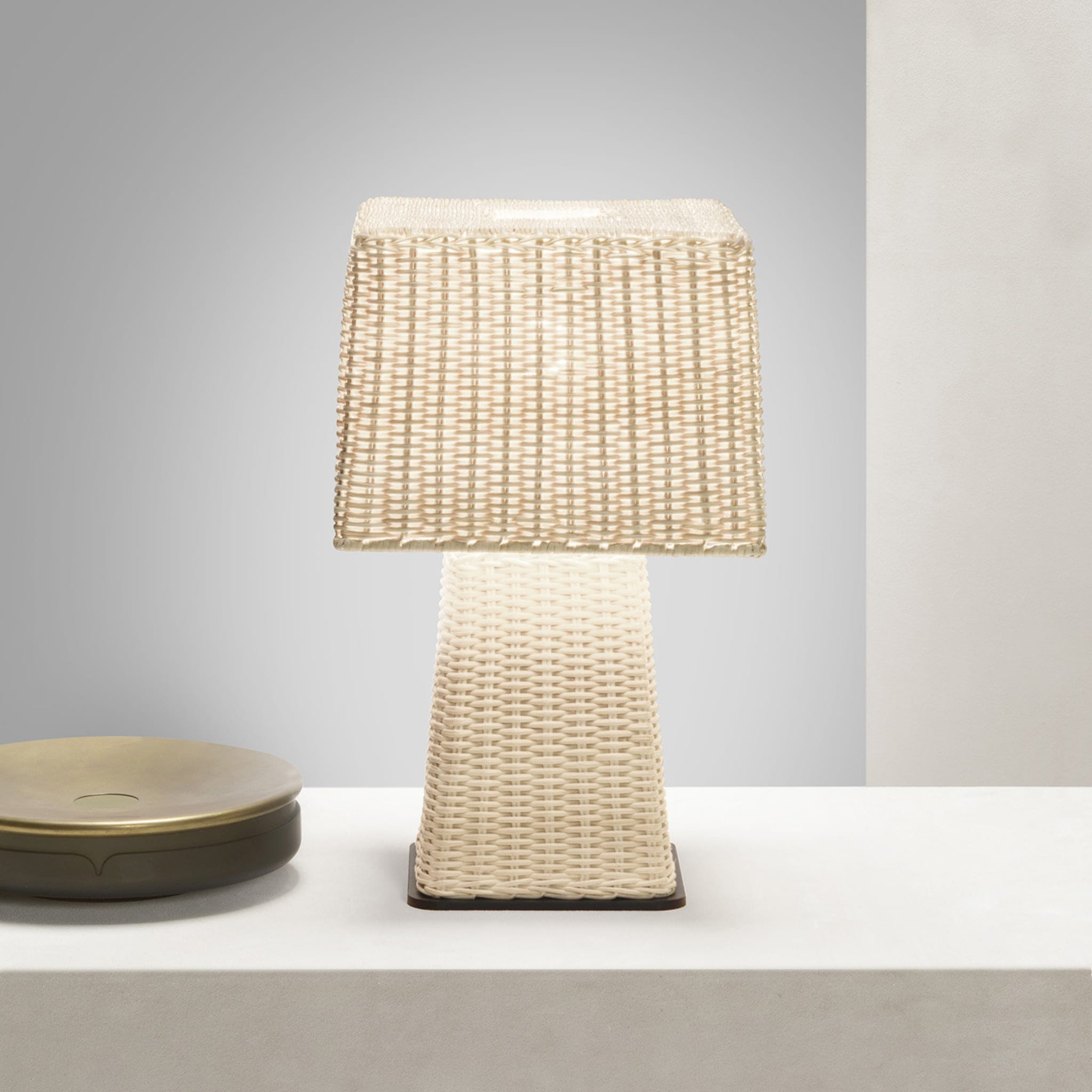 Eolie Square Table Lamp - Alternative view 2