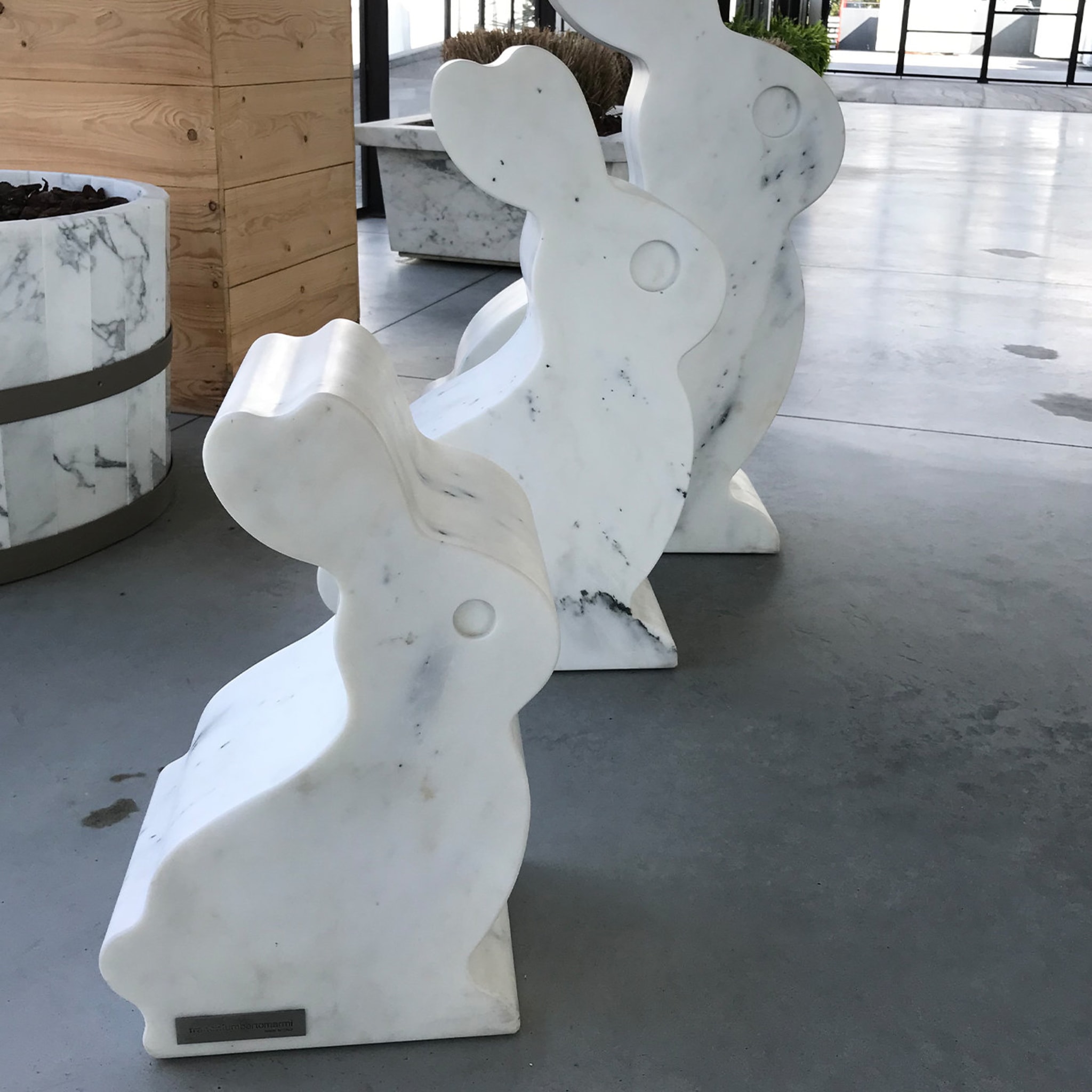 Paonazzo Carrara Marble Rabbit Sculpture by Eugenio Biselli - Alternative view 1