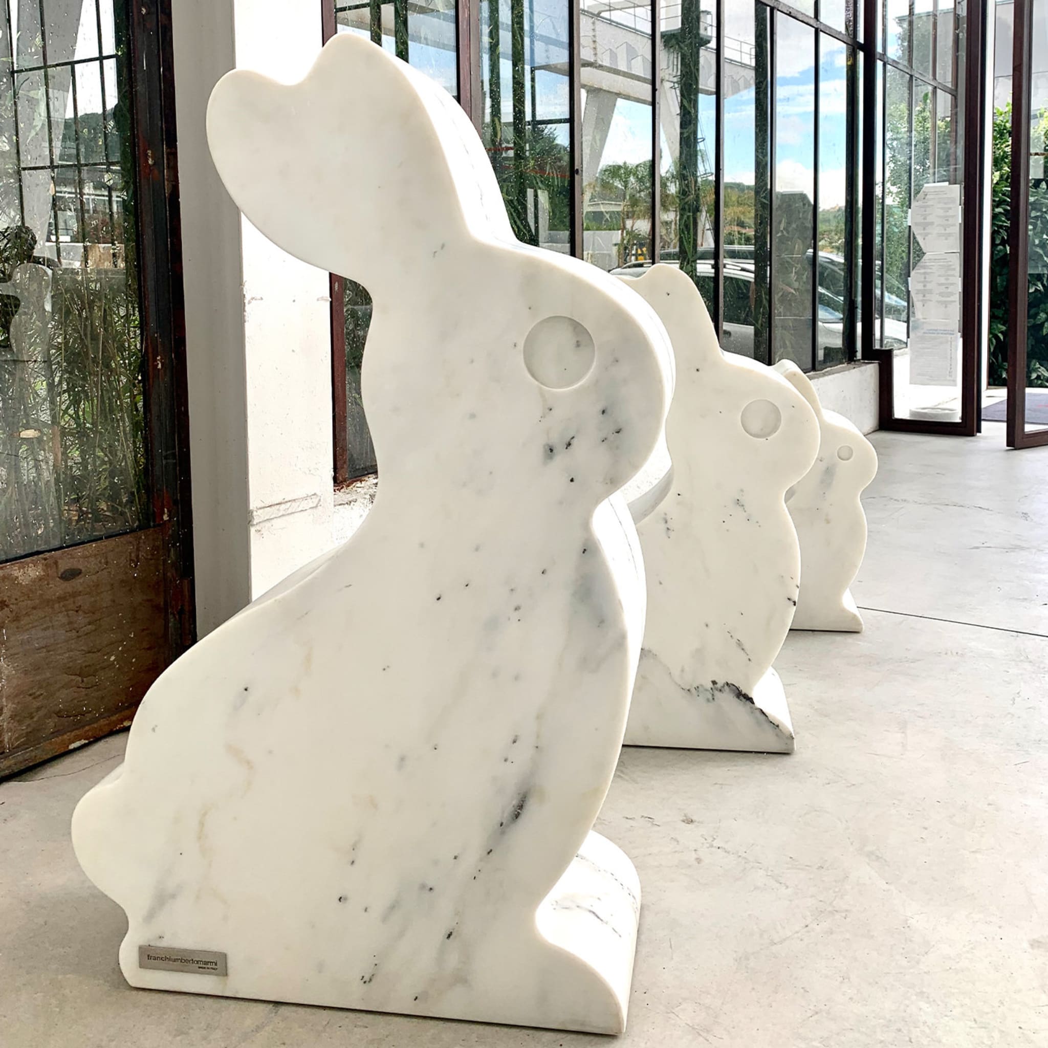 Paonazzo Carrara Marble Rabbit Sculpture by Eugenio Biselli - Alternative view 3