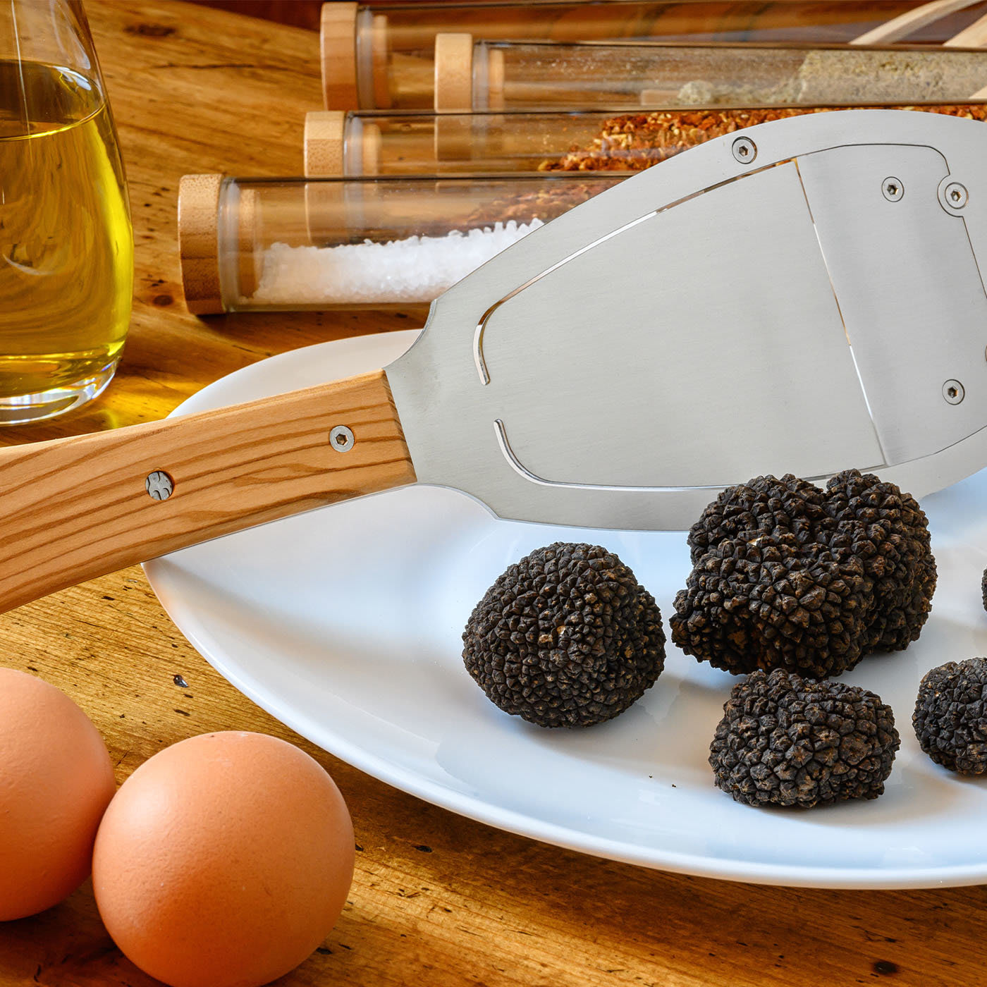 Rasoir à truffes en acier avec manche en bois d'olivier [free