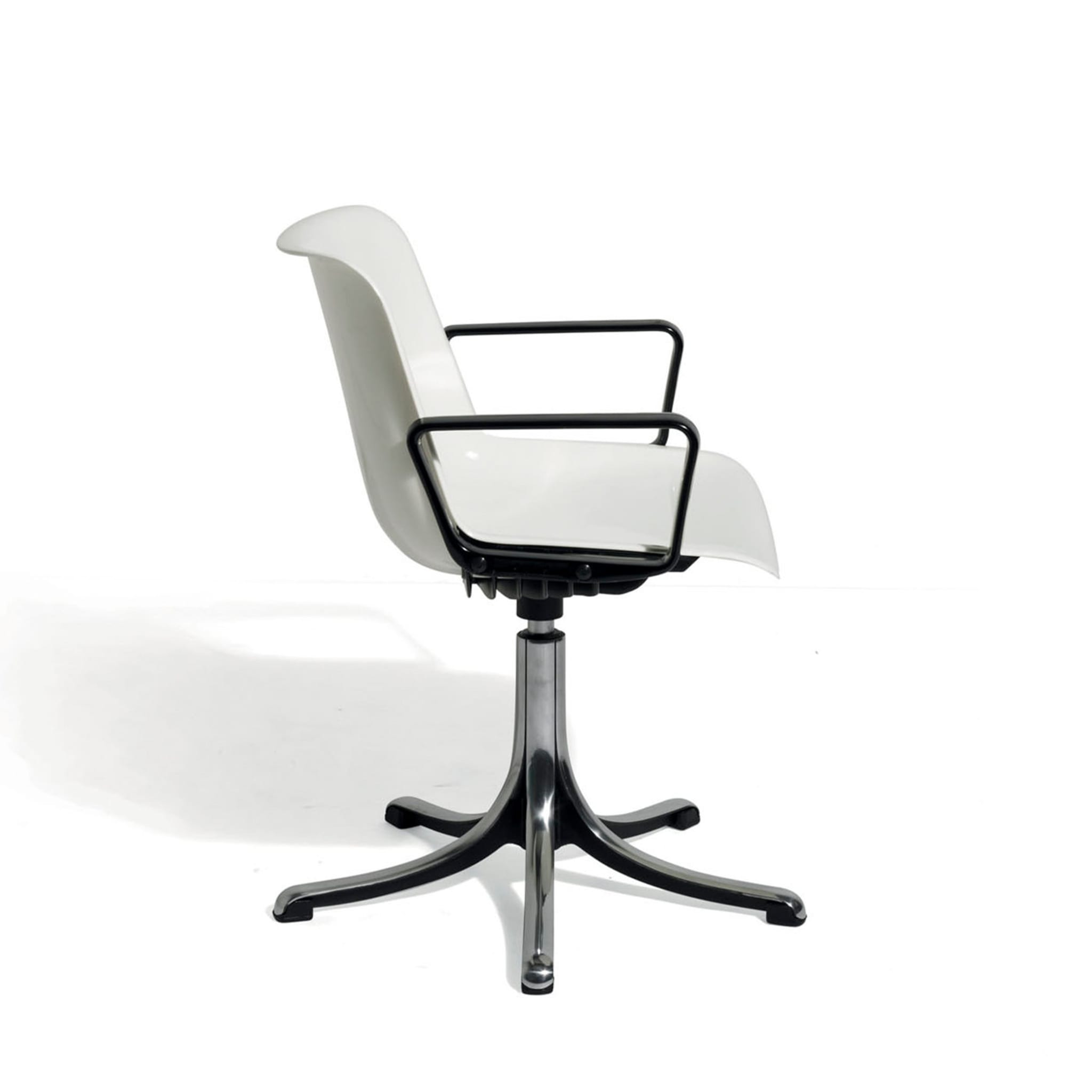Modus White Chair with Armrests by Centro Progetti Tecno - Alternative view 1