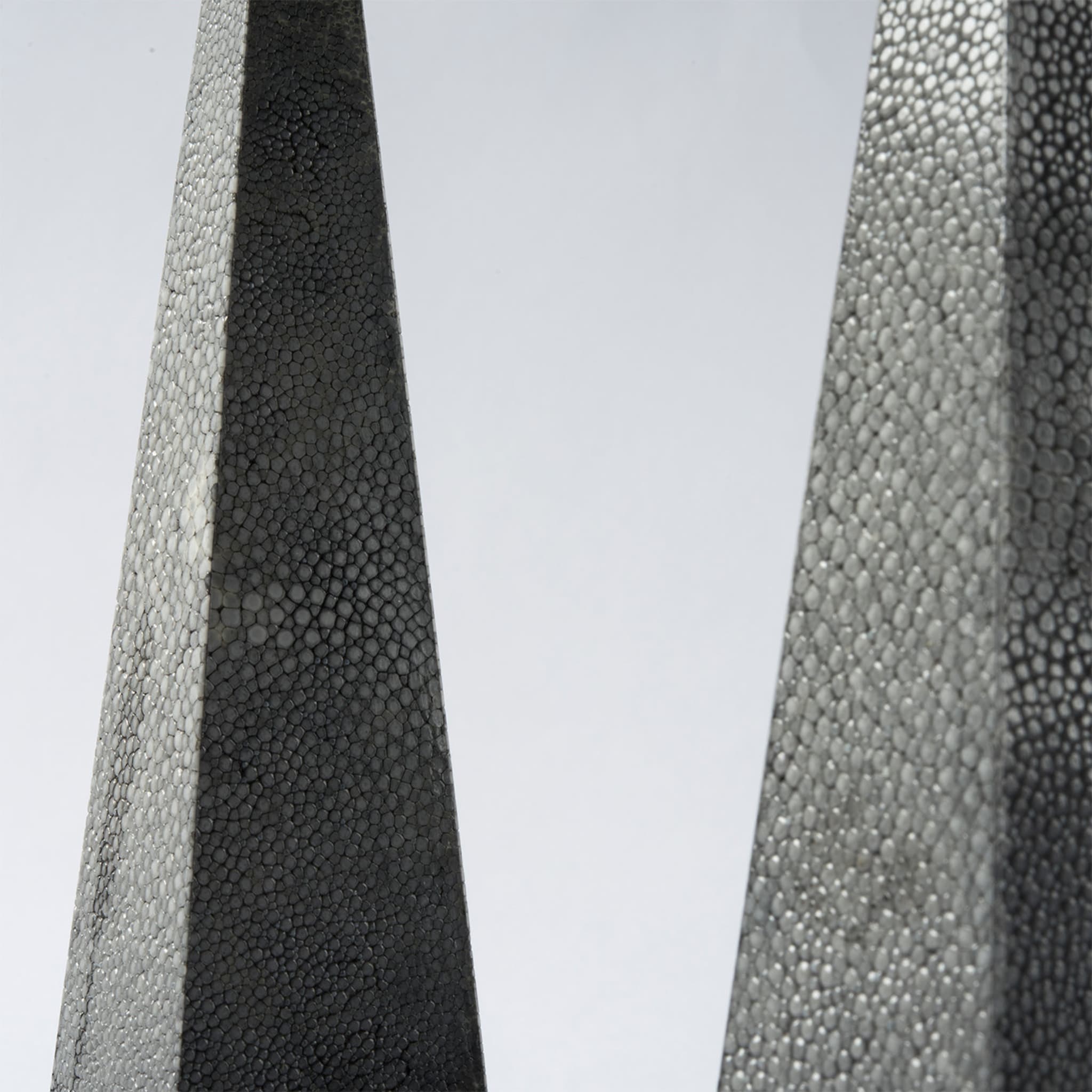 Galucharme Luxor Set of 2 Obelisk Sculptures by Nino Basso - Alternative view 1