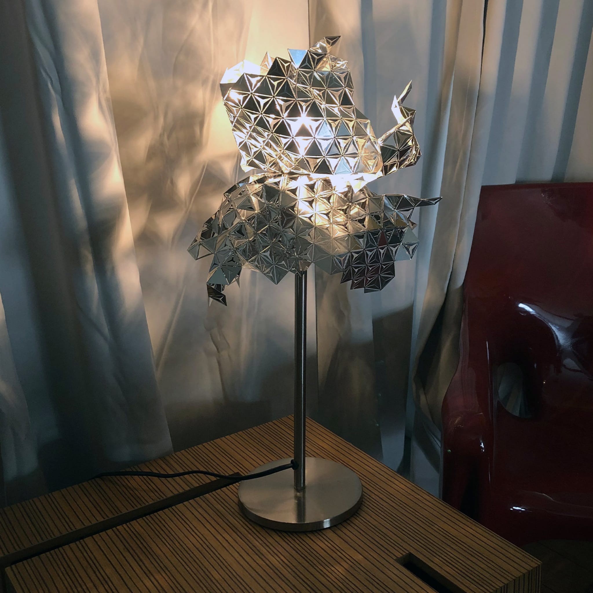 Lampe de table en acier S2 Scales - Vue alternative 3