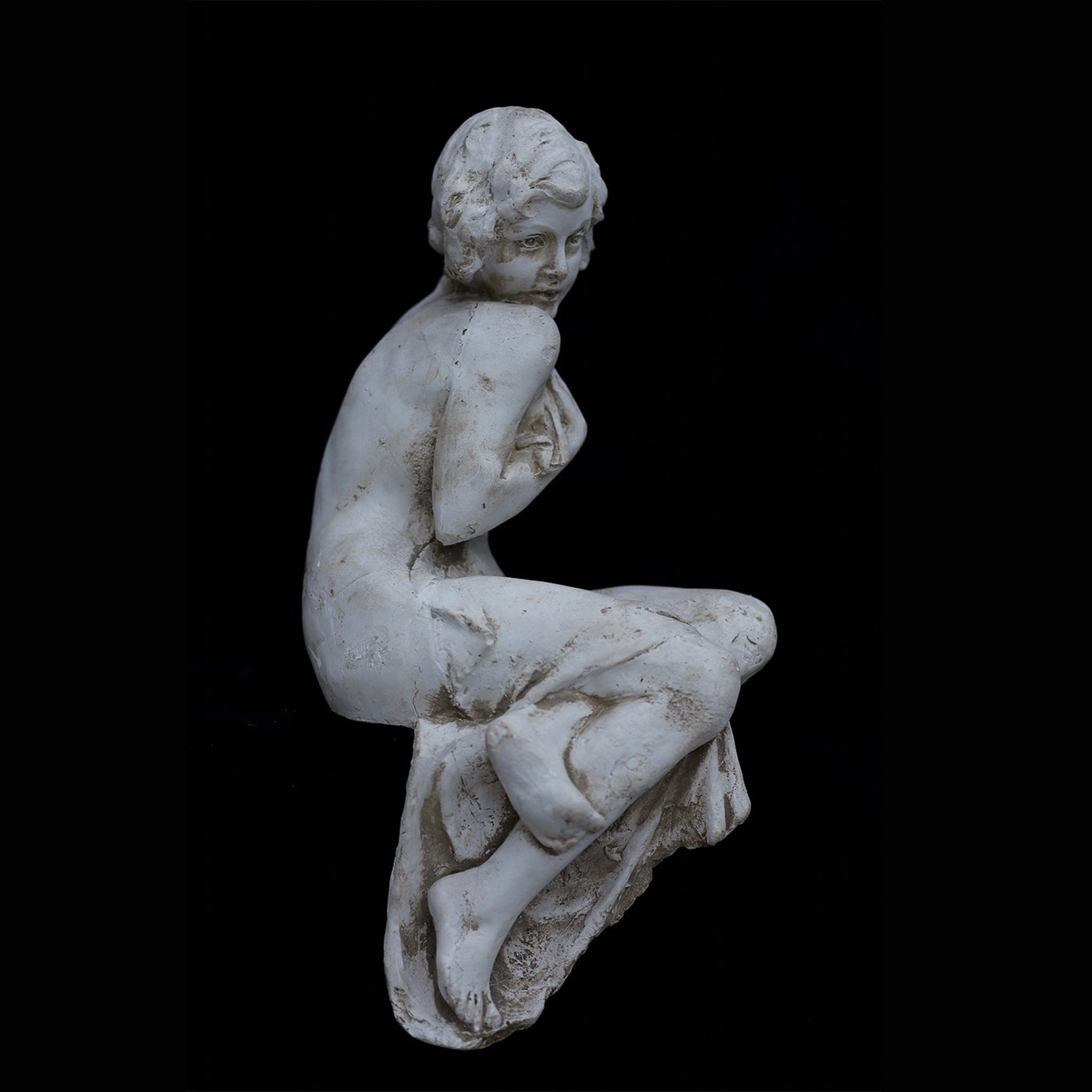 Sitting Woman Sculpture - Alternative view 1
