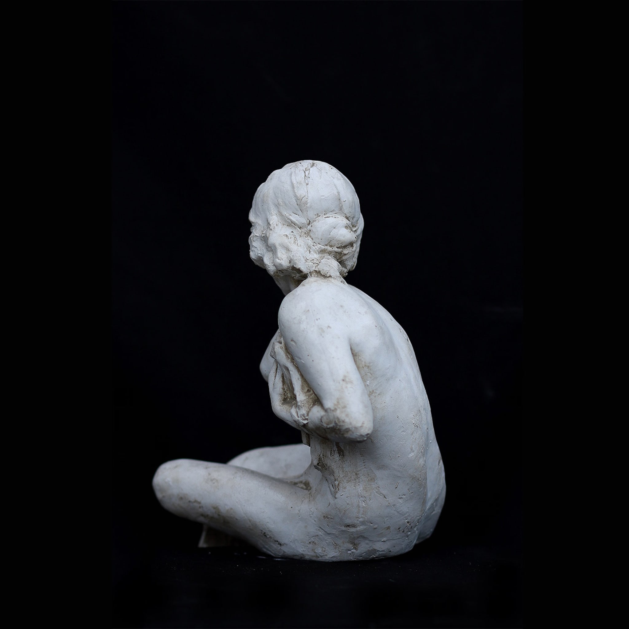 Sitting Woman Sculpture - Alternative view 3