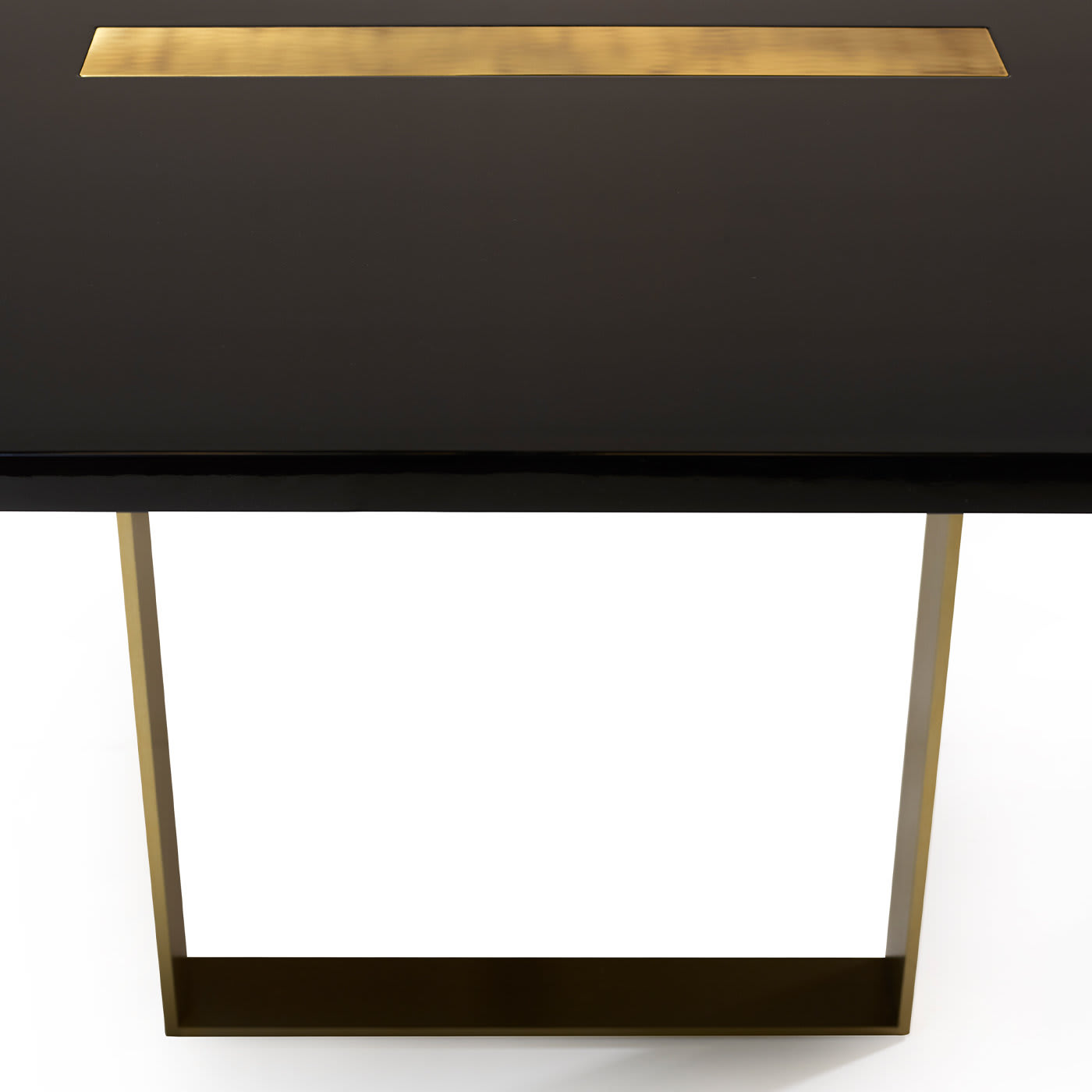 Tyron Dining Table - Marioni