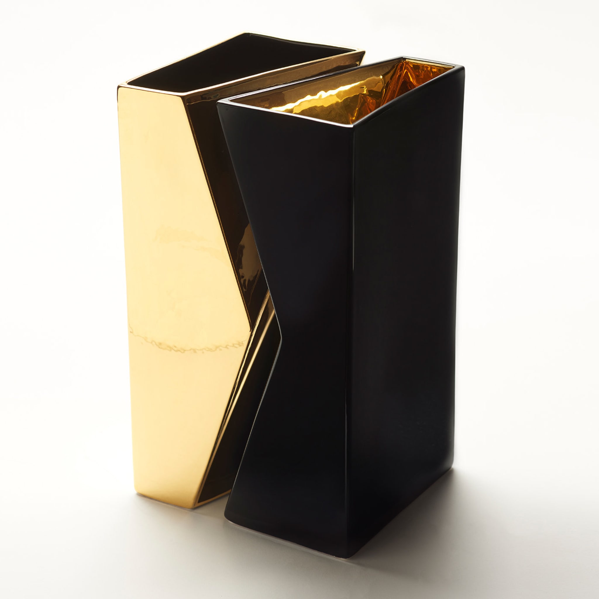 Verso Set of 2 Gold and Black Vases by Antonio Saporito - Alternative view 3