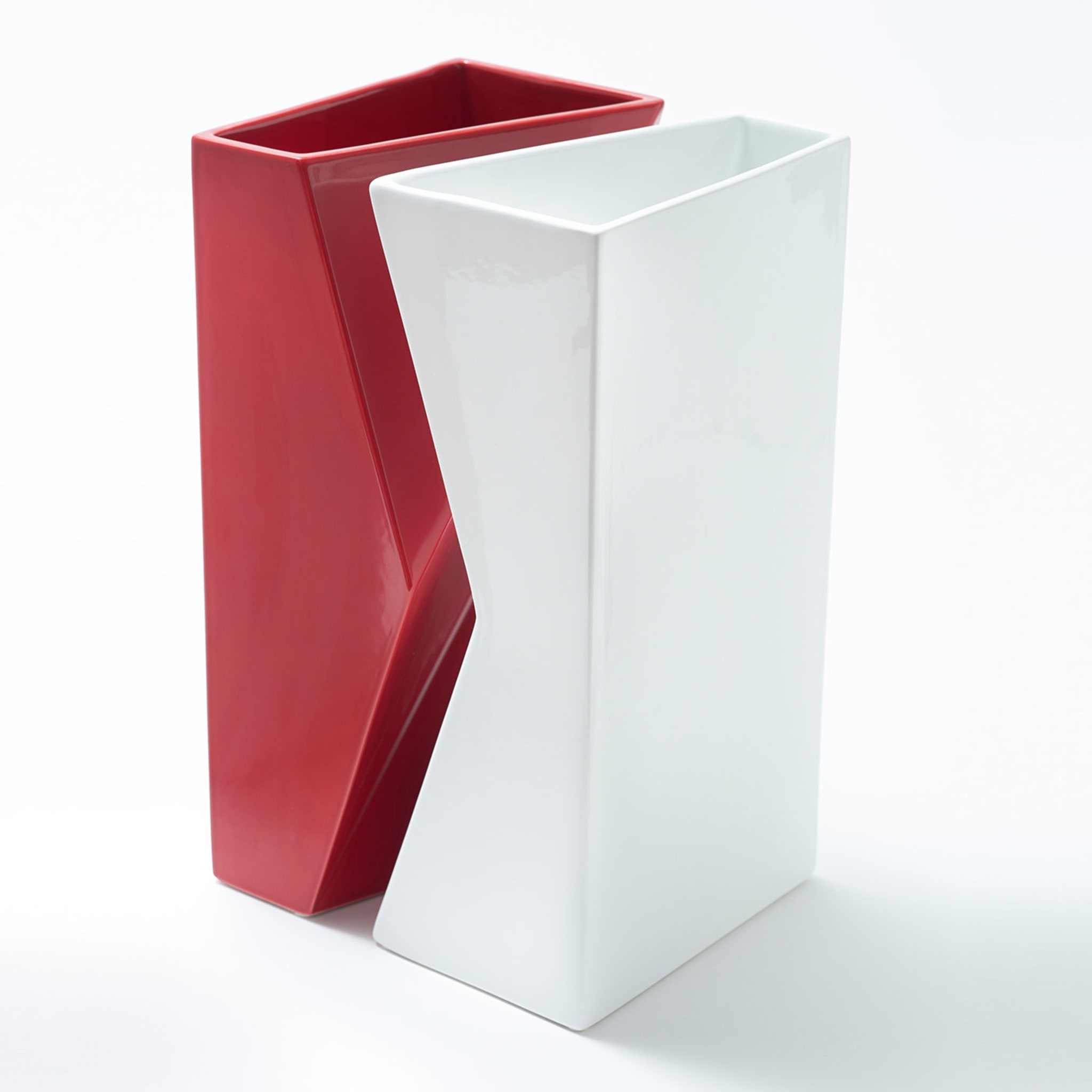 Verso Set of 2 Red and White Vases by Antonio Saporito - Alternative view 1