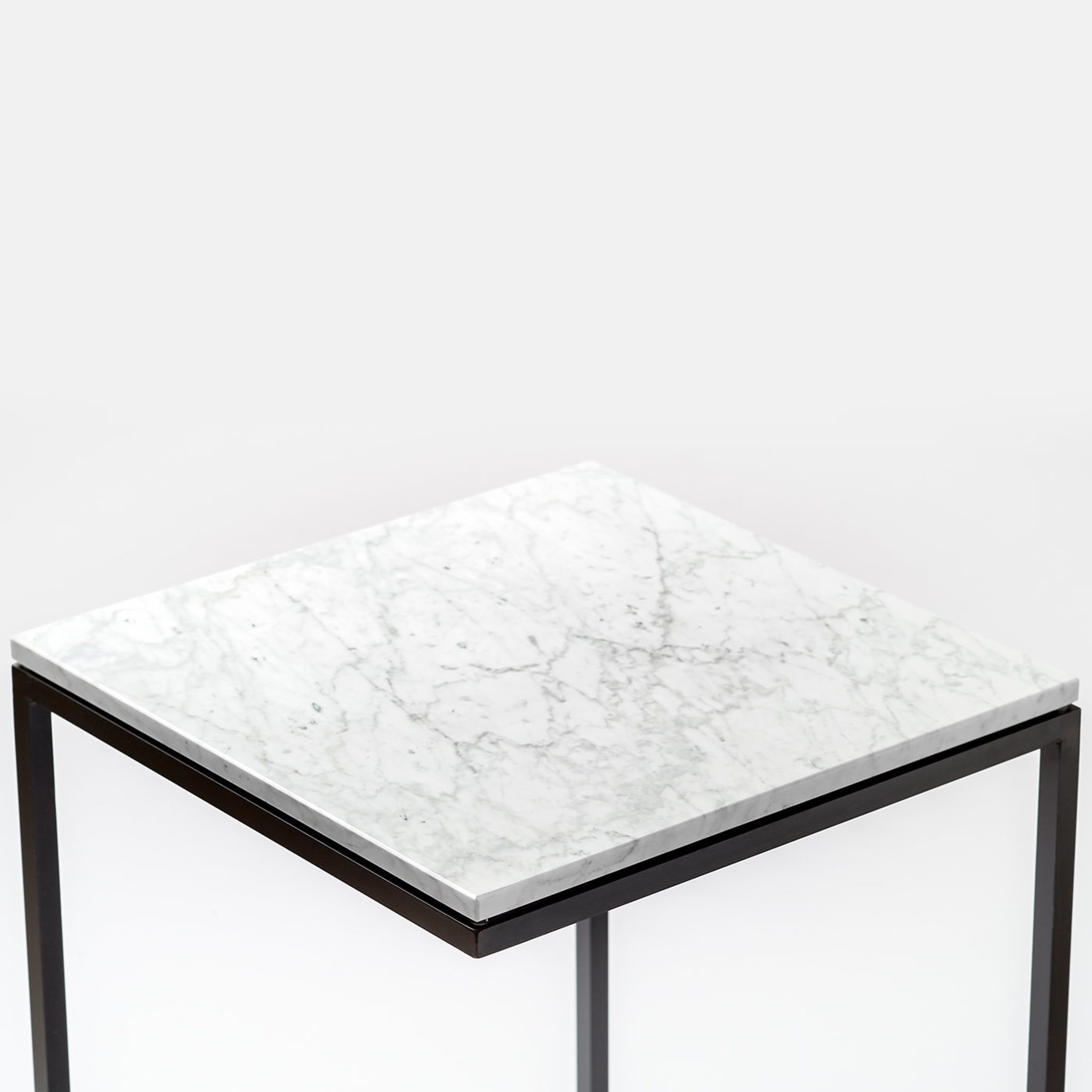 Esopo Iron and Carrara Marble Side Table by Antonio Saporito - Alternative view 1