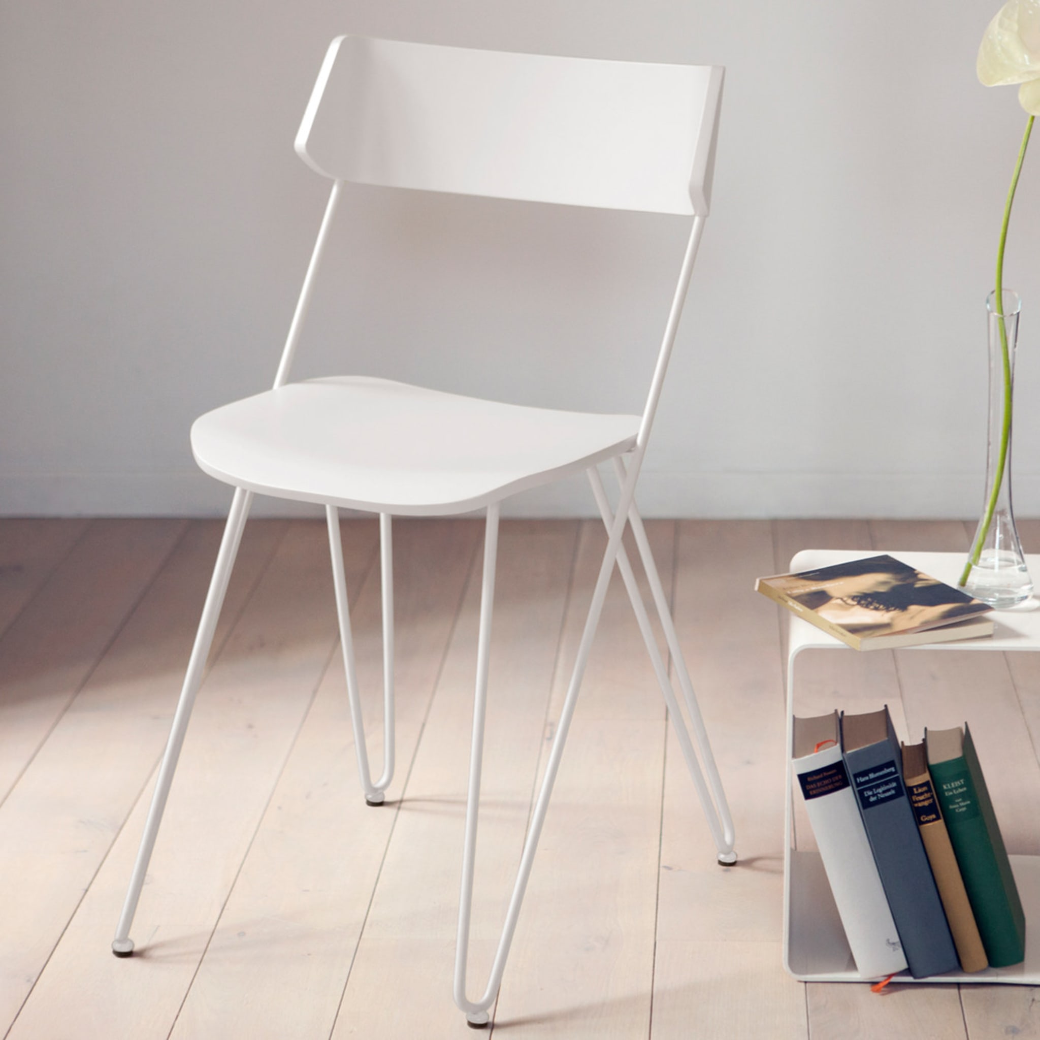 Ibsen One White Chair - Alternative view 3