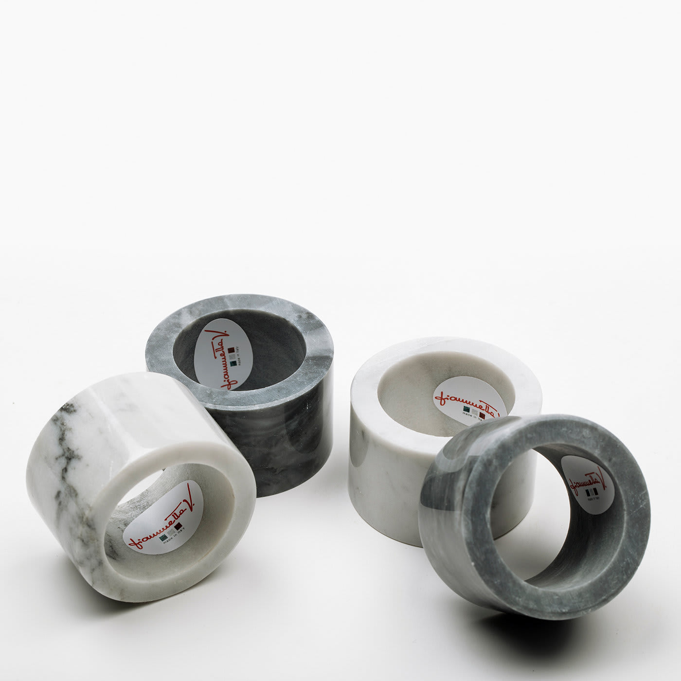 White and Black Marble Set of 4 Napkin Rings - FiammettaV Home Collection