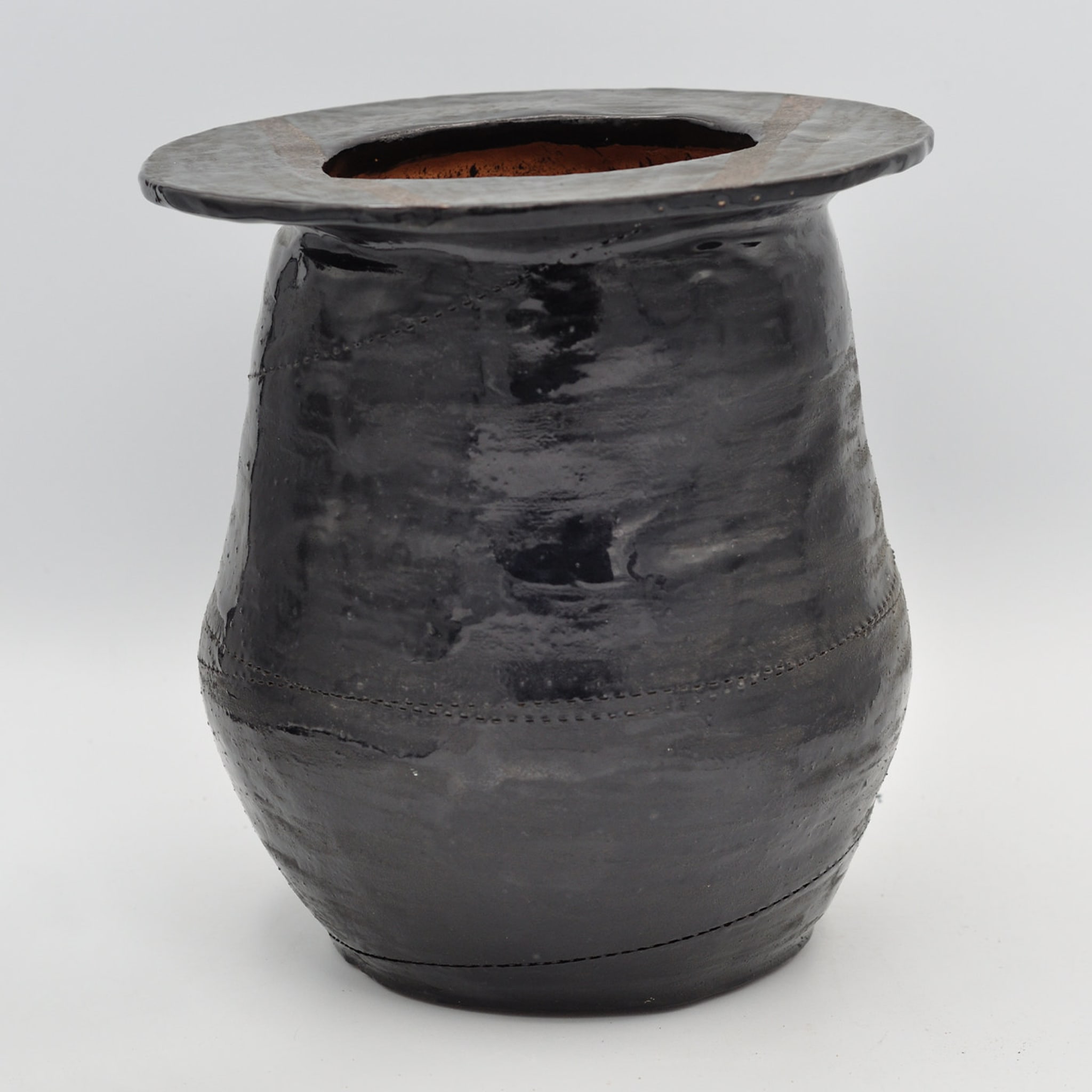 Large Black Vase - Alternative view 1
