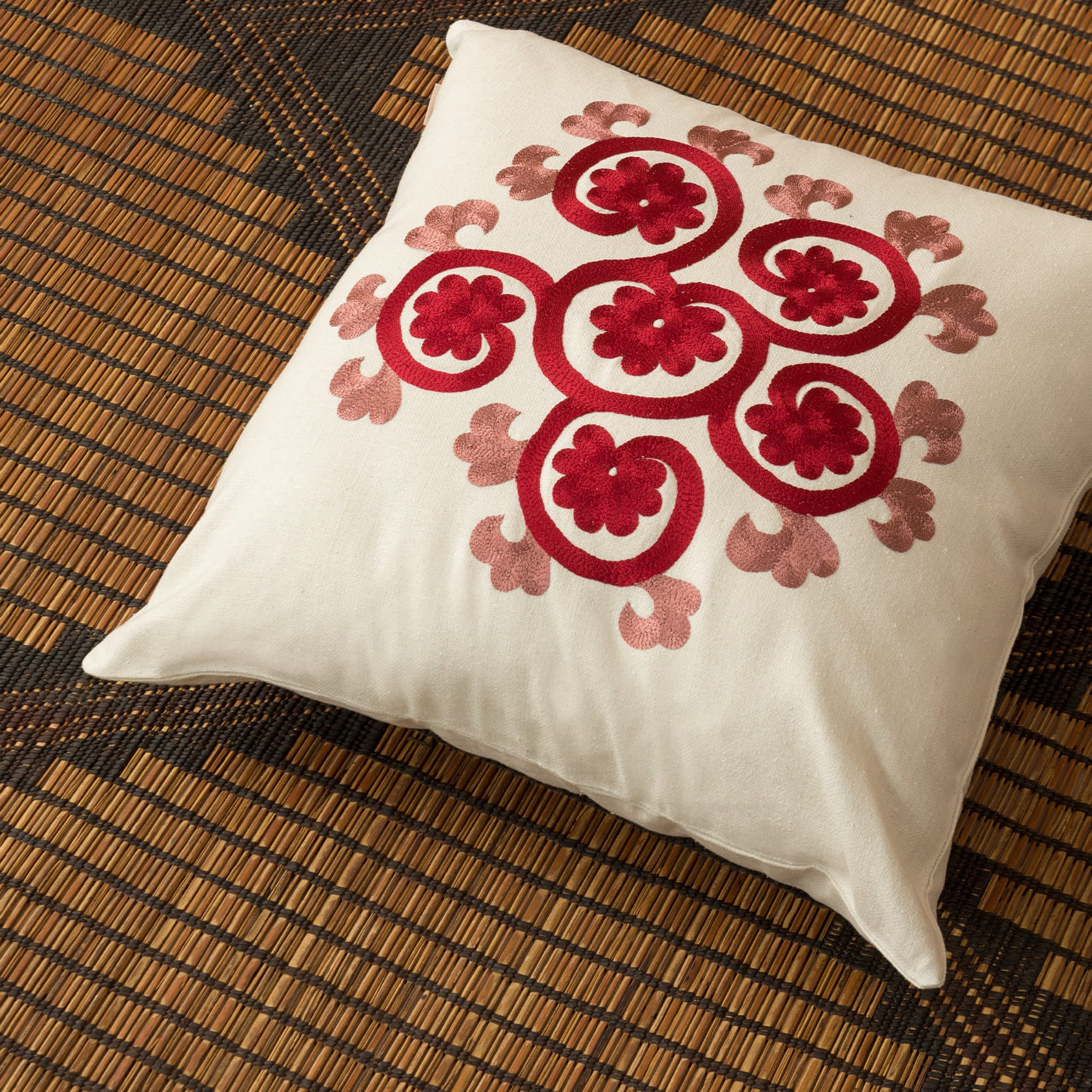 Flower Square Red Pillowcase - Alternative view 1