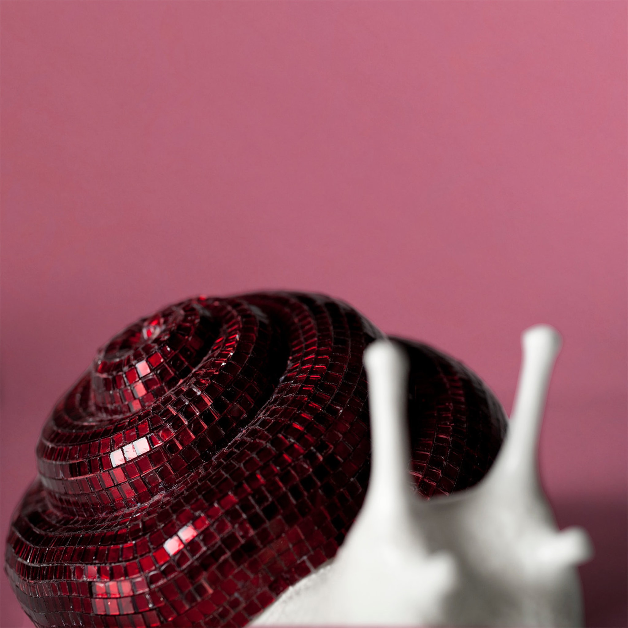 Red Snail Mosaic Sculpture - Alternative view 1