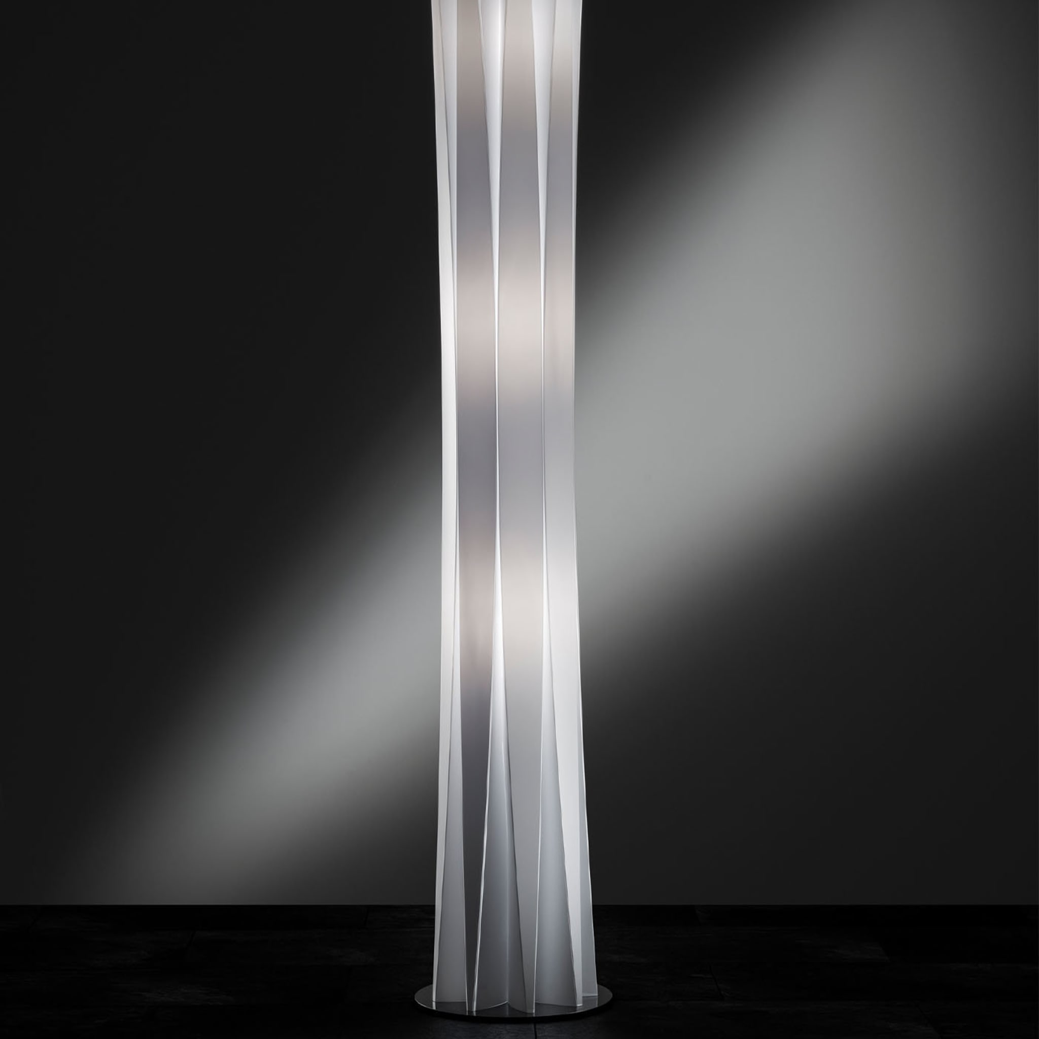 Bach XXL White Floor Lamp by Francesco Paretti - Alternative view 1